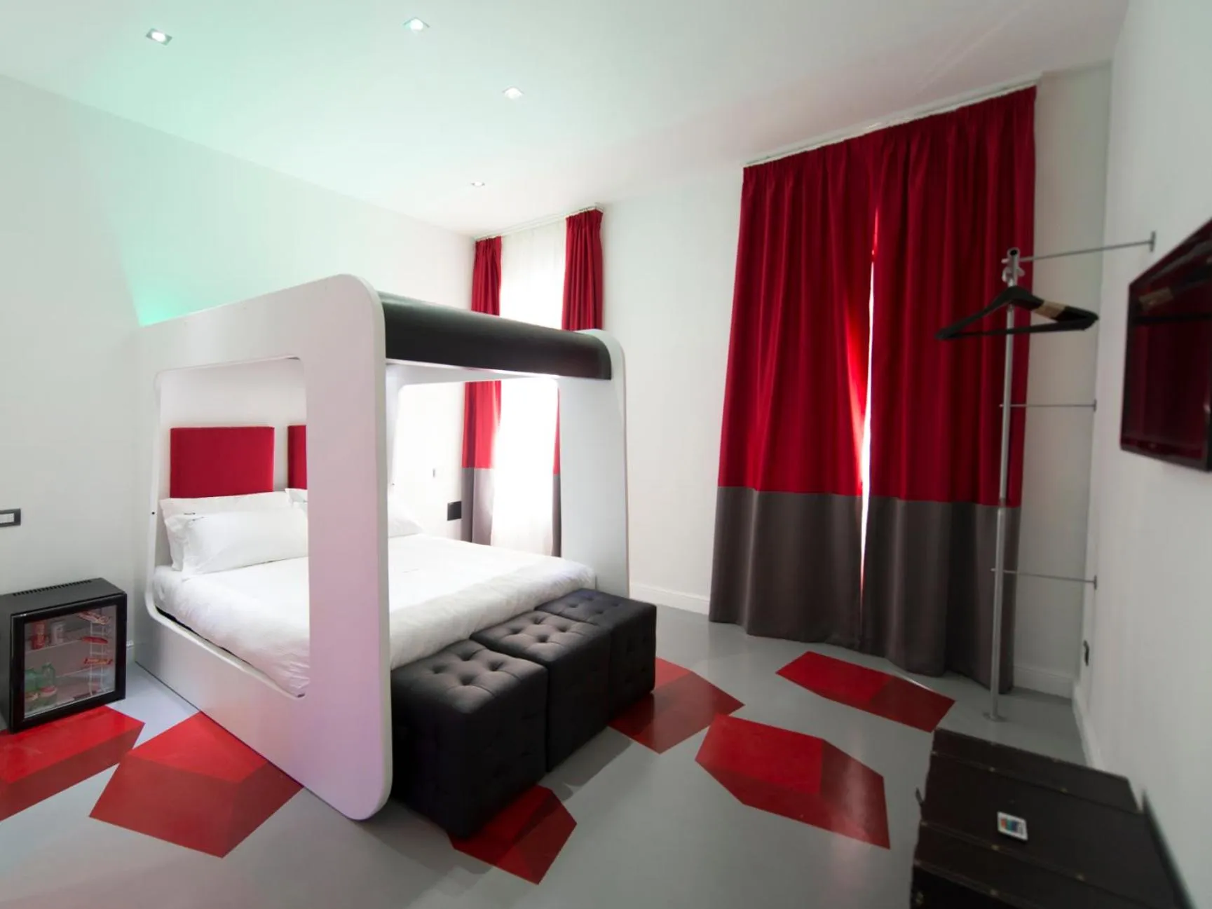 Photo of the whole room, Bed in 7 Inn Spanish Steps