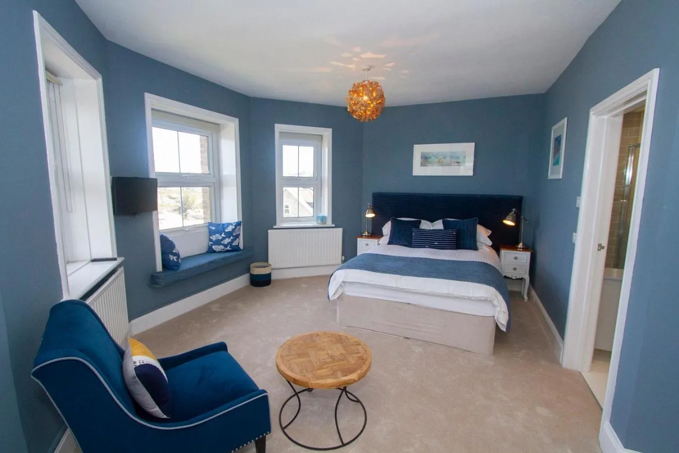 Photo of the whole room in Cliff House