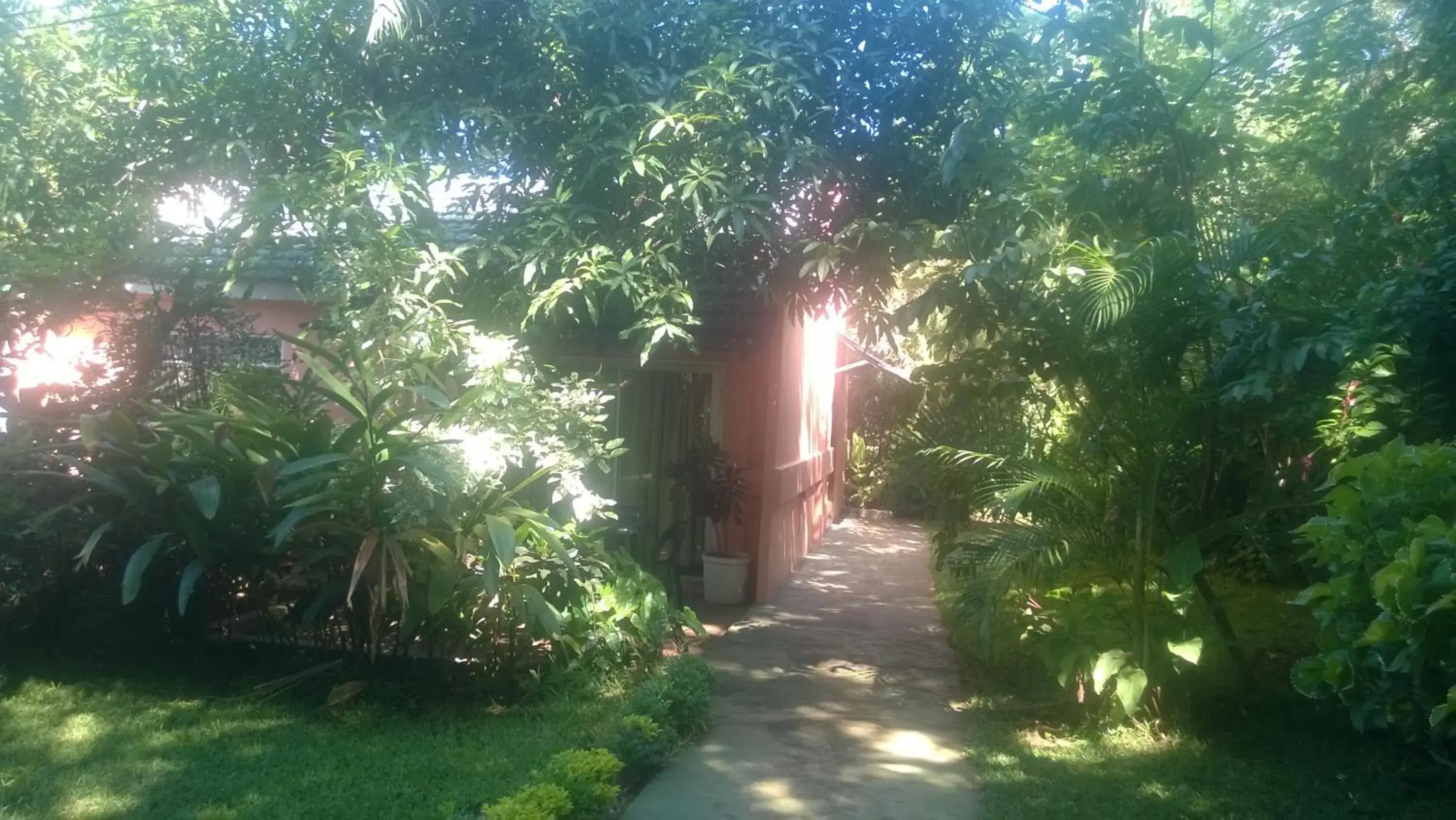 Two-Bedroom Cottage in Gloria's Bed and Breakfast Two-Bedroom Cottage in Gloria's Bed and Breakfast