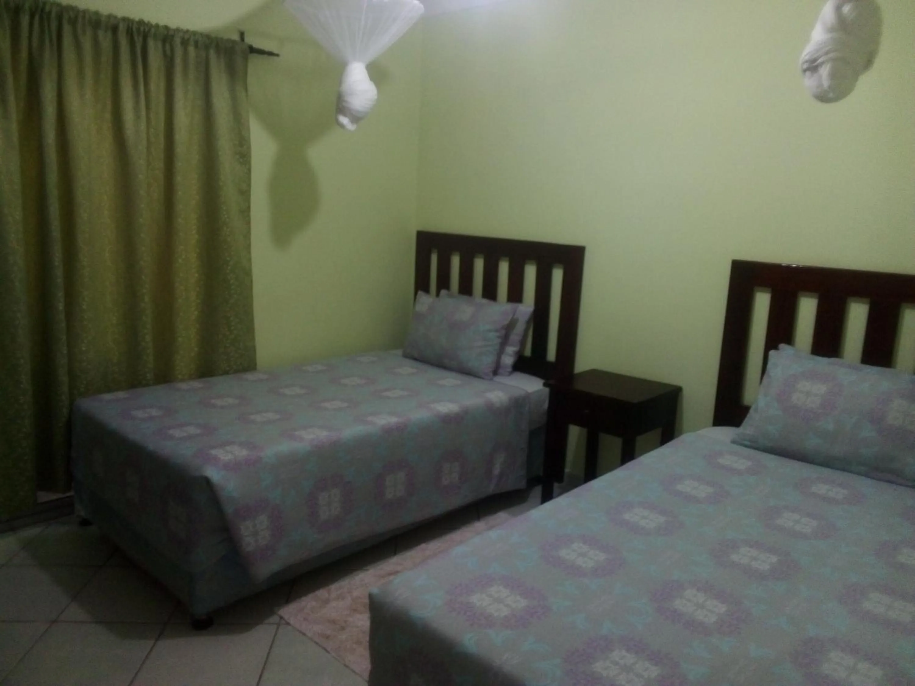 Bedroom, Bed in Gloria's Bed and Breakfast