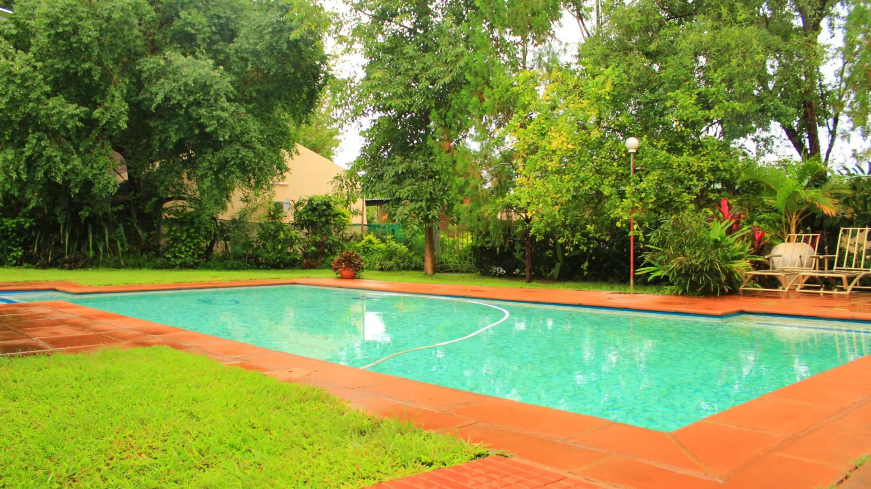 Swimming pool in Gloria's Bed and Breakfast