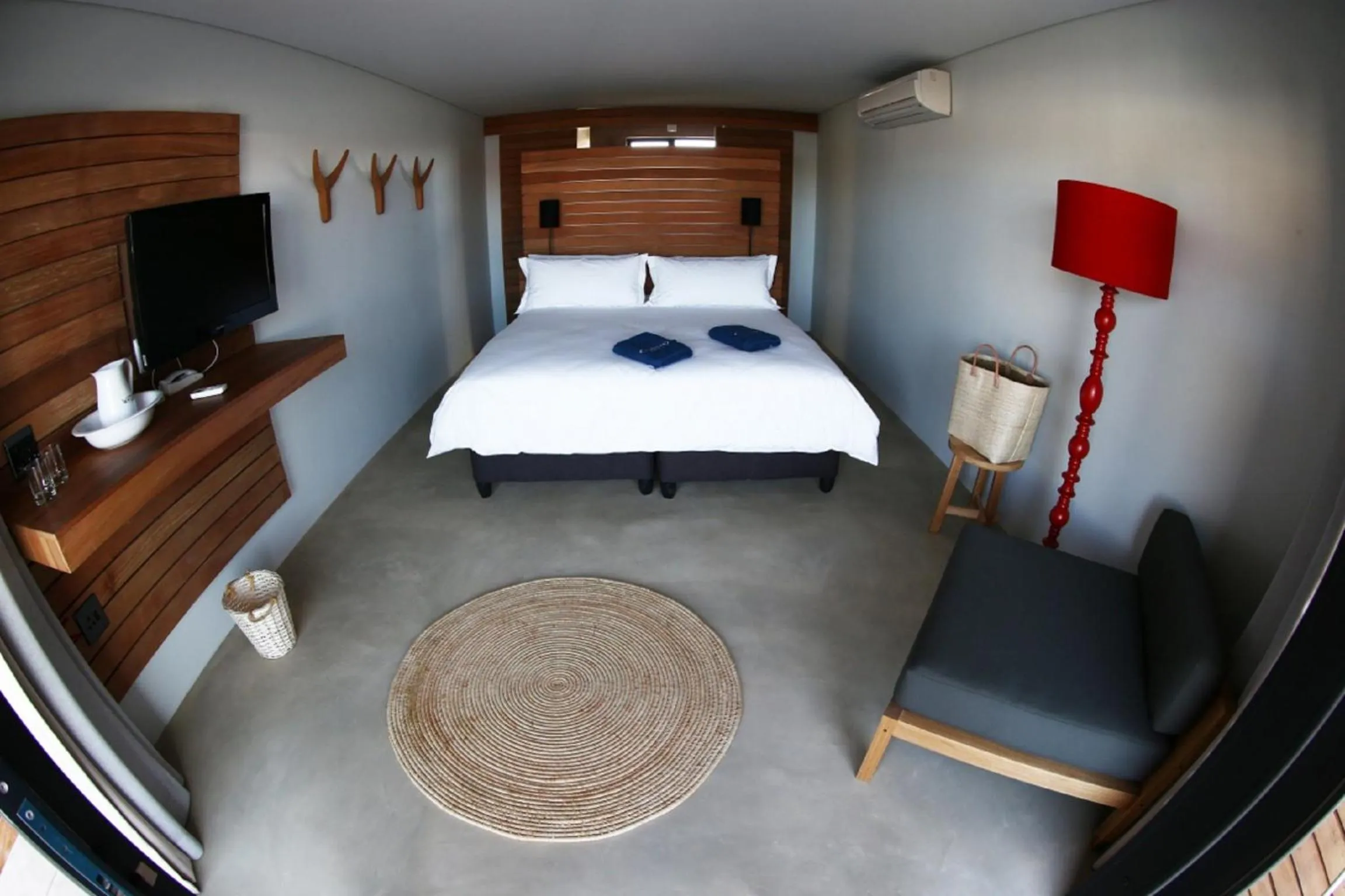 Shower, Bed in Windtown Lagoon Hotel