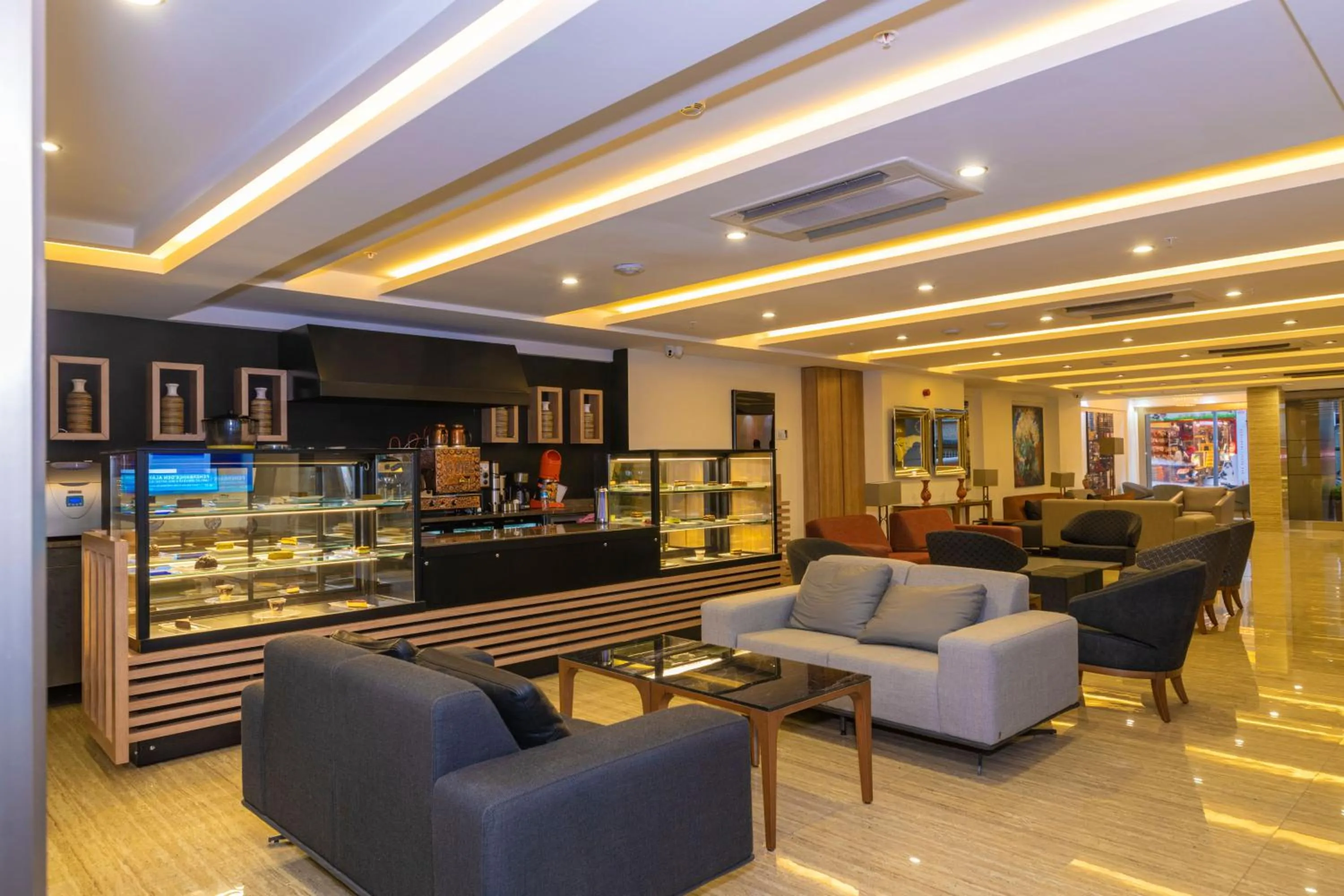 Lobby or reception in 38 Hotel