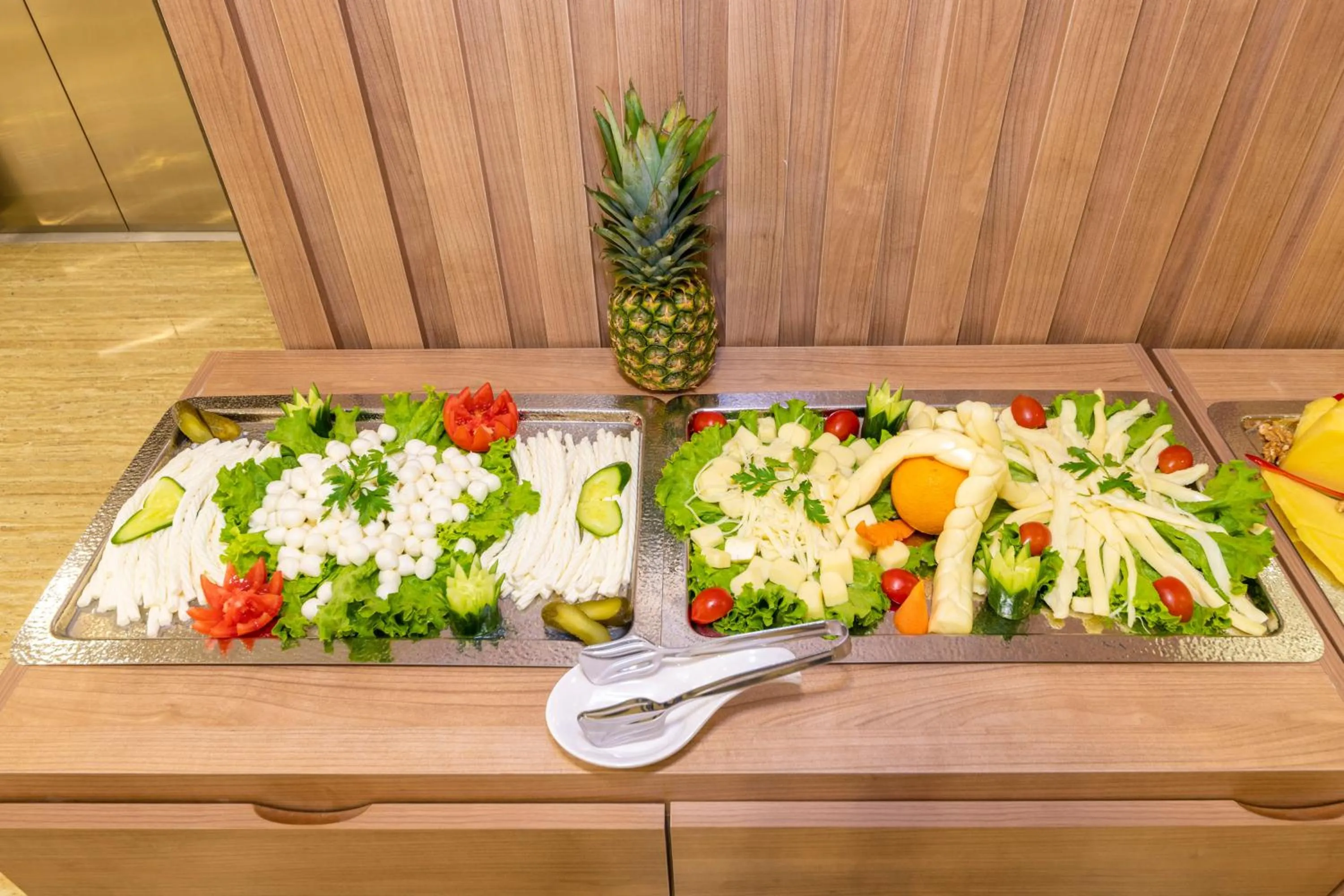 Food and drinks in 38 Hotel