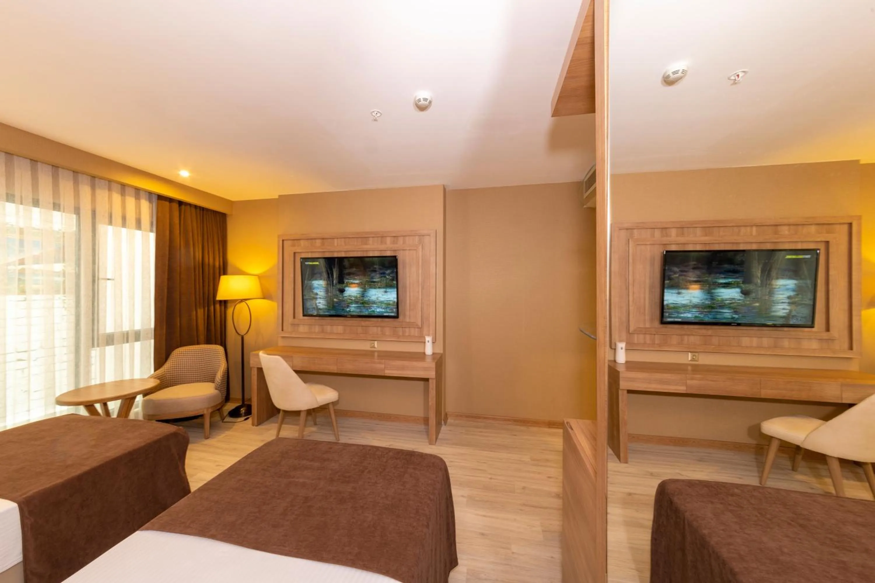 TV and multimedia, Bed in 38 Hotel