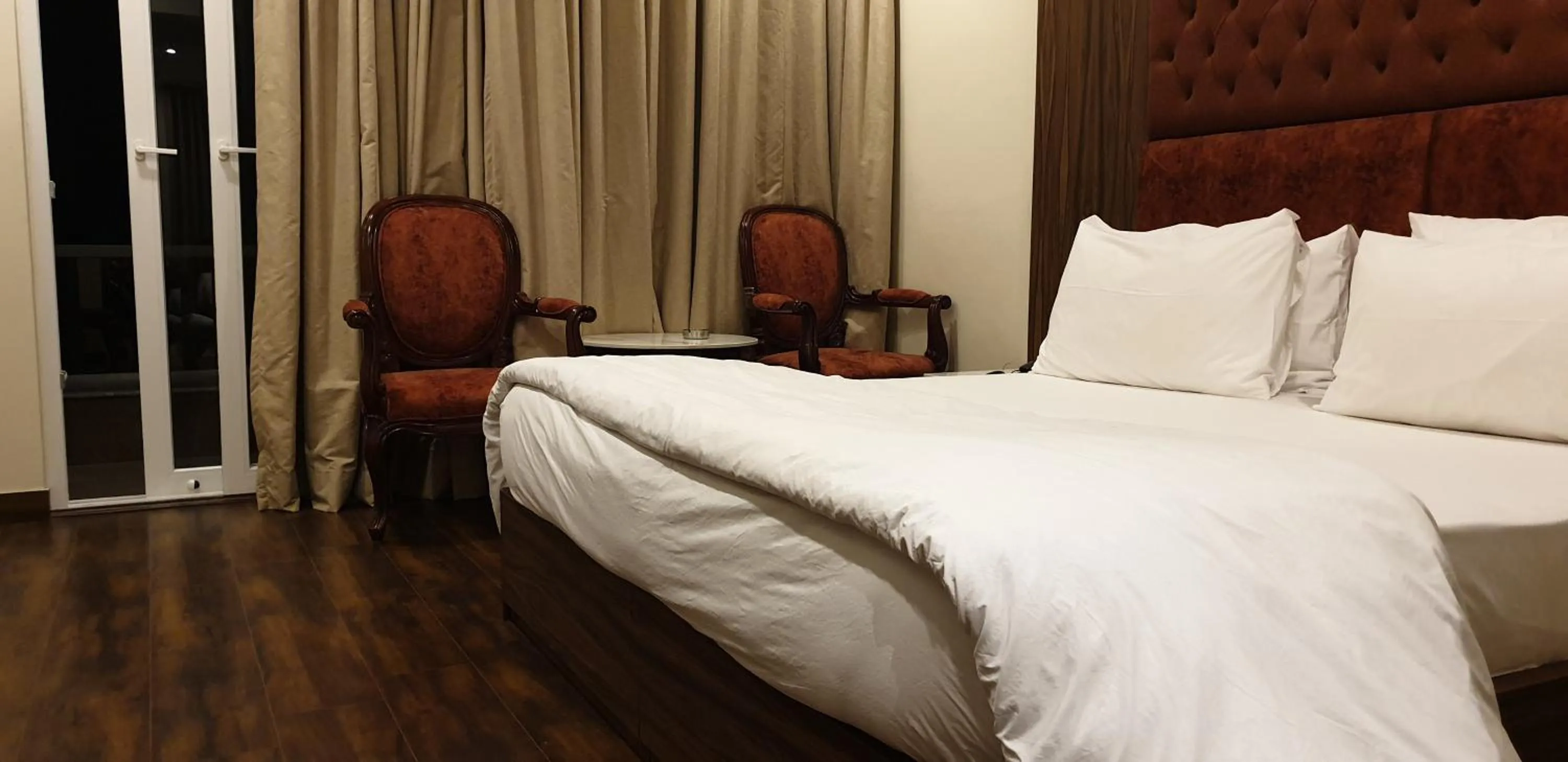 Bedroom, Bed in Hotel Pong View