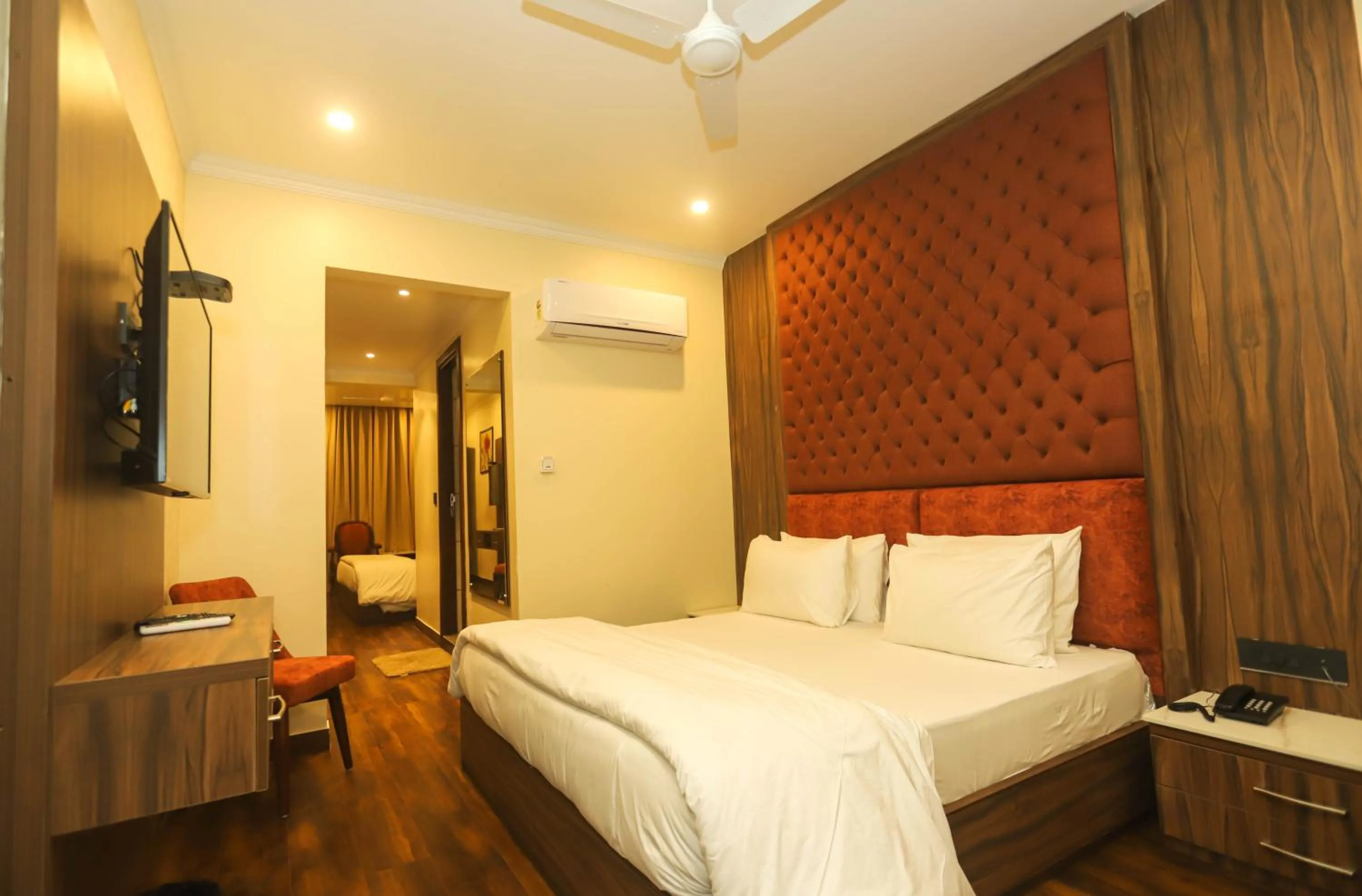 Photo of the whole room, Bed in Hotel Pong View