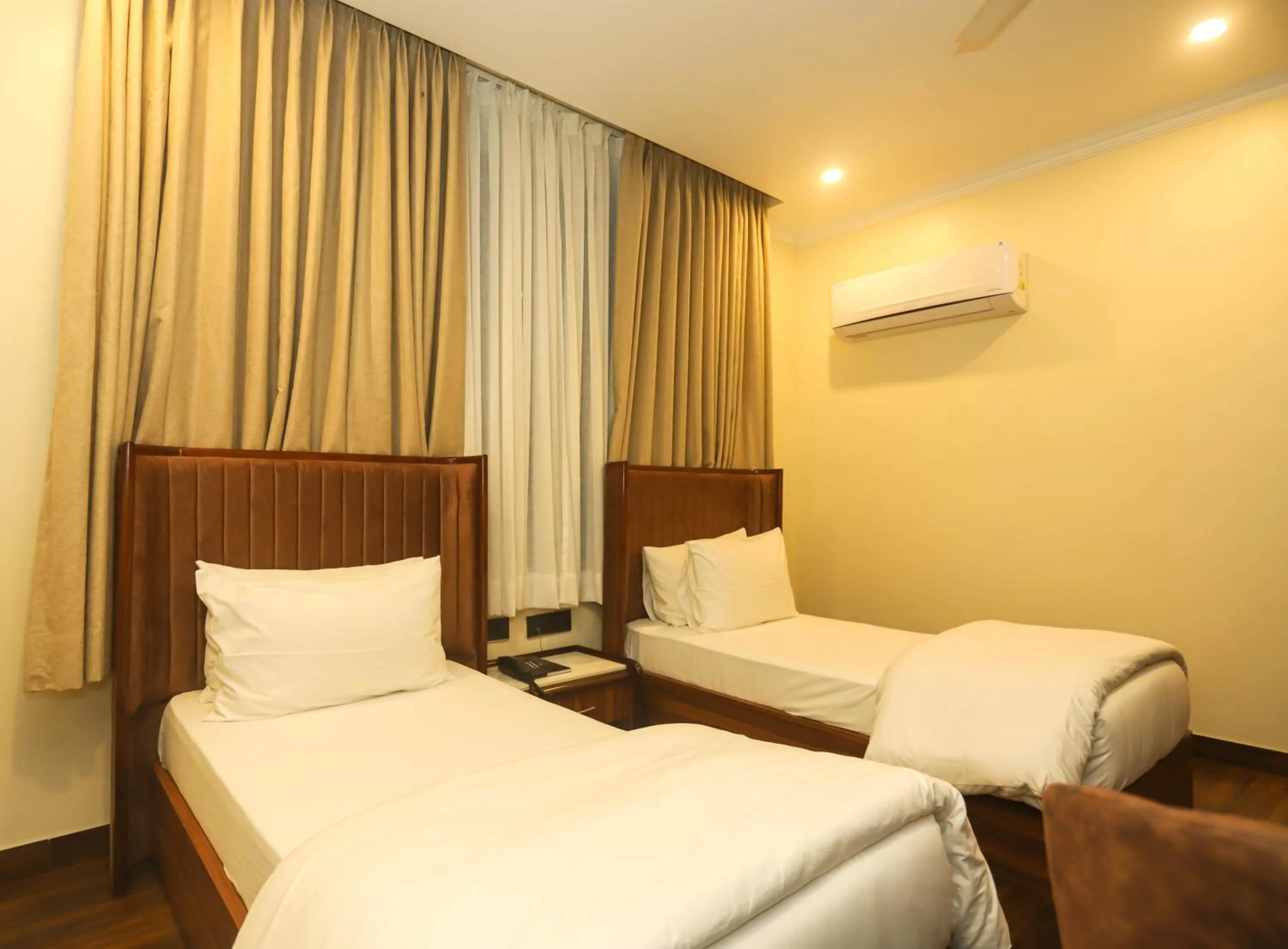 Bed in Hotel Pong View