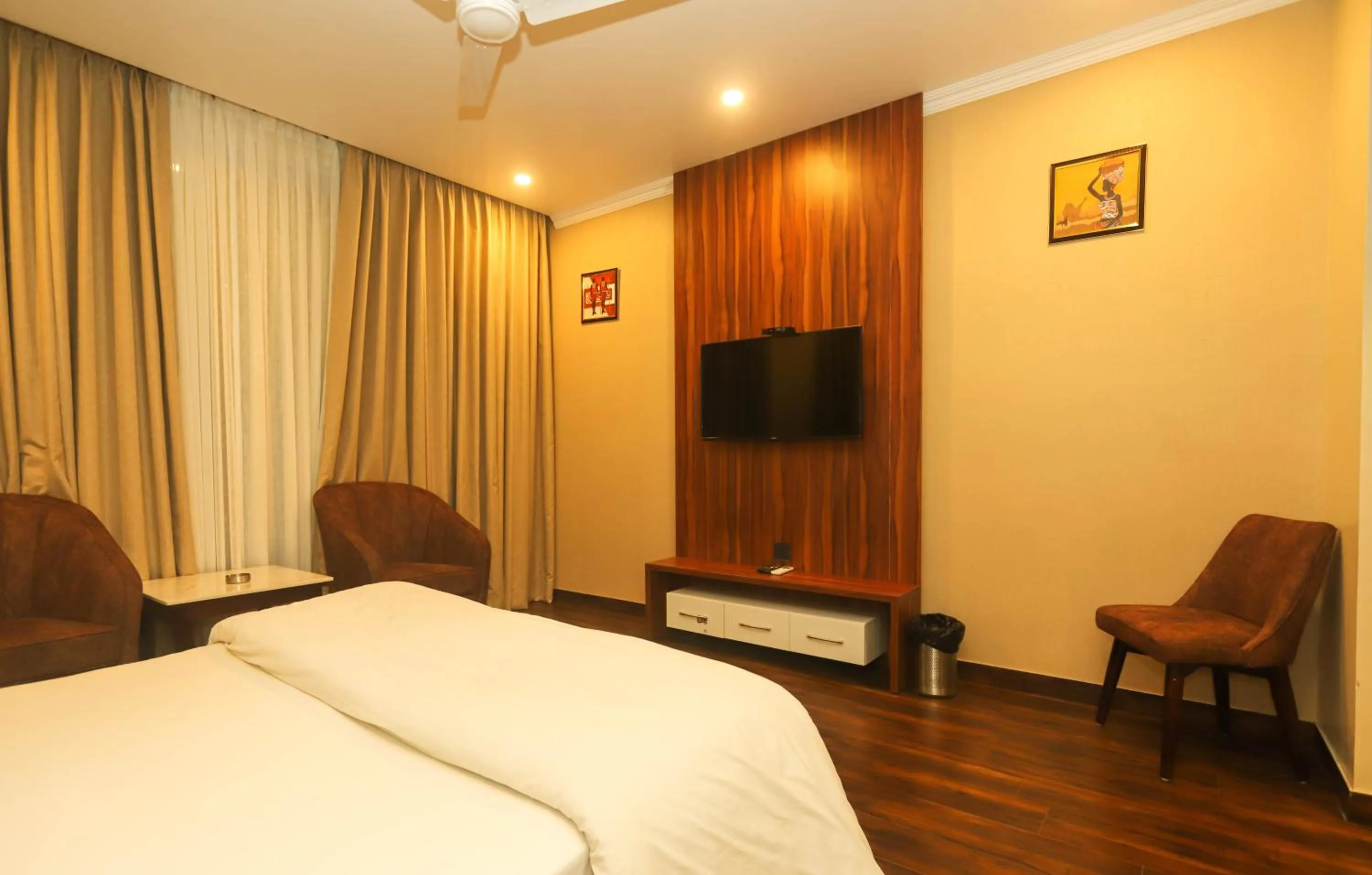 Photo of the whole room, Bed in Hotel Pong View