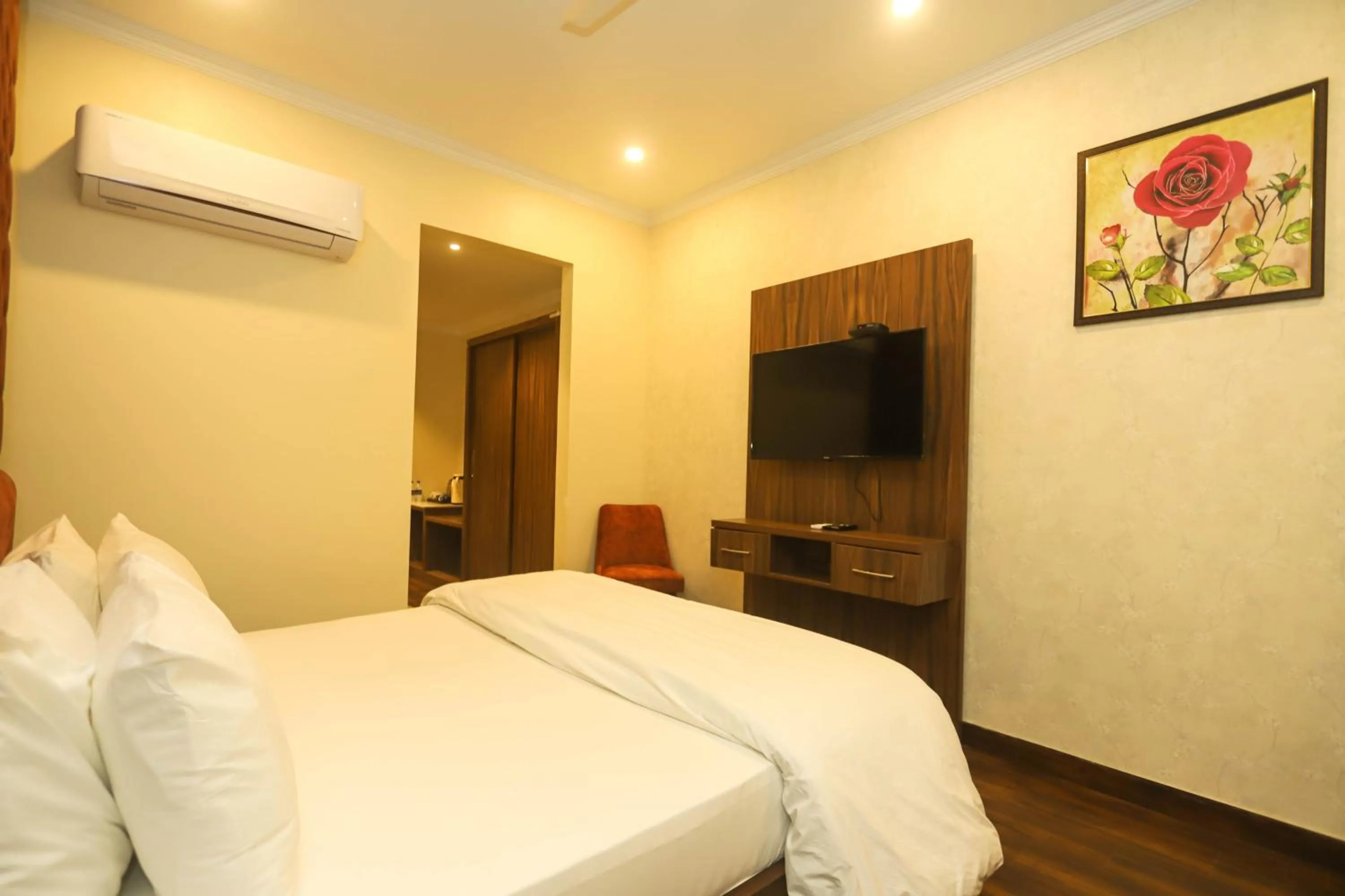 Photo of the whole room, Bed in Hotel Pong View