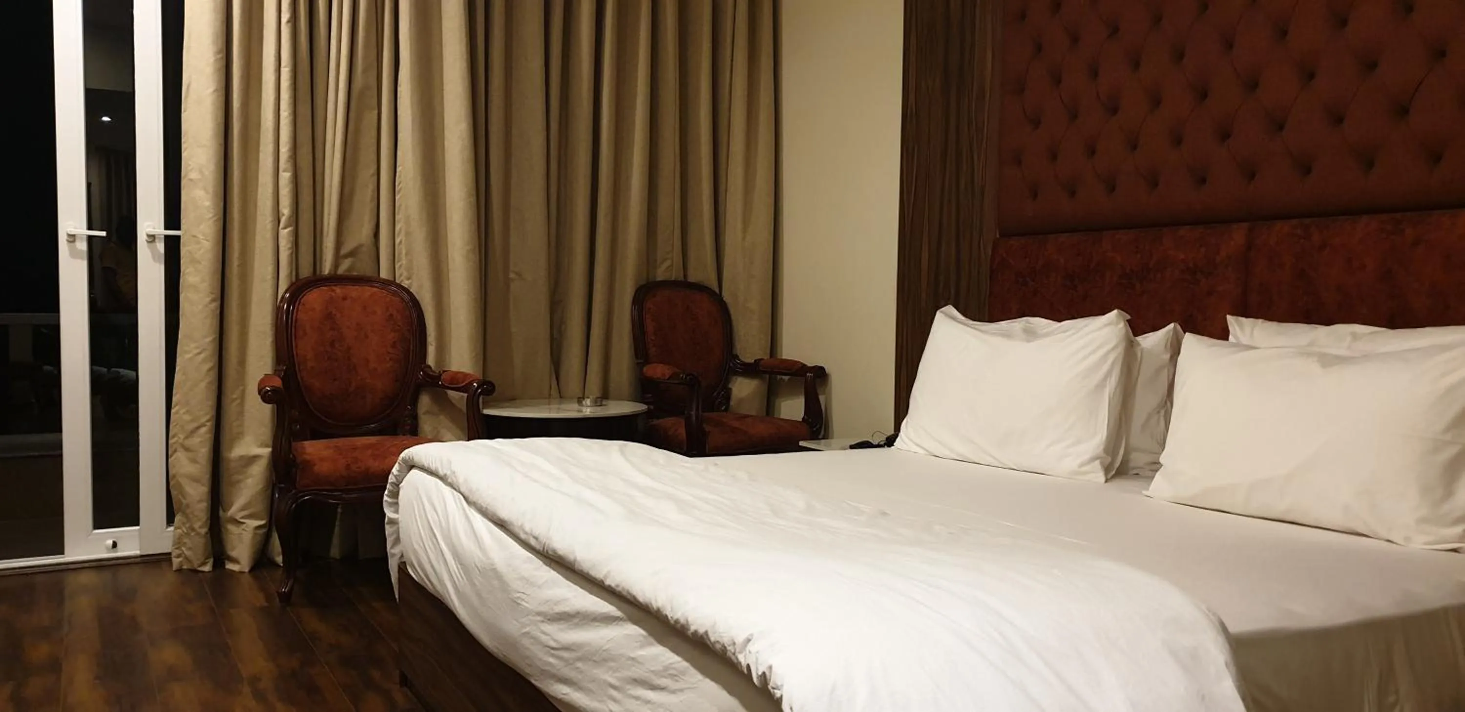 Bed in Hotel Pong View