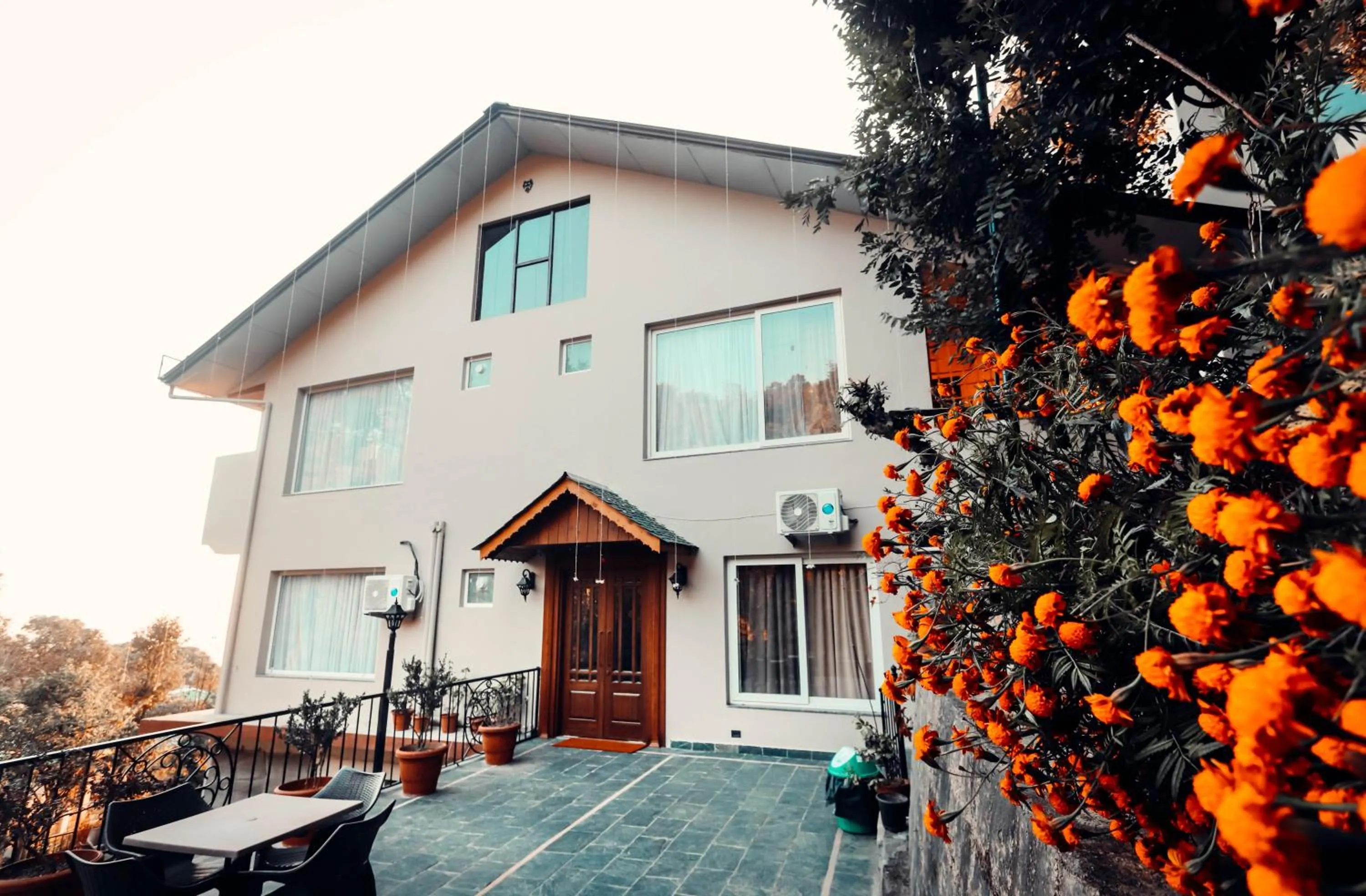 Property building in Hotel Pong View