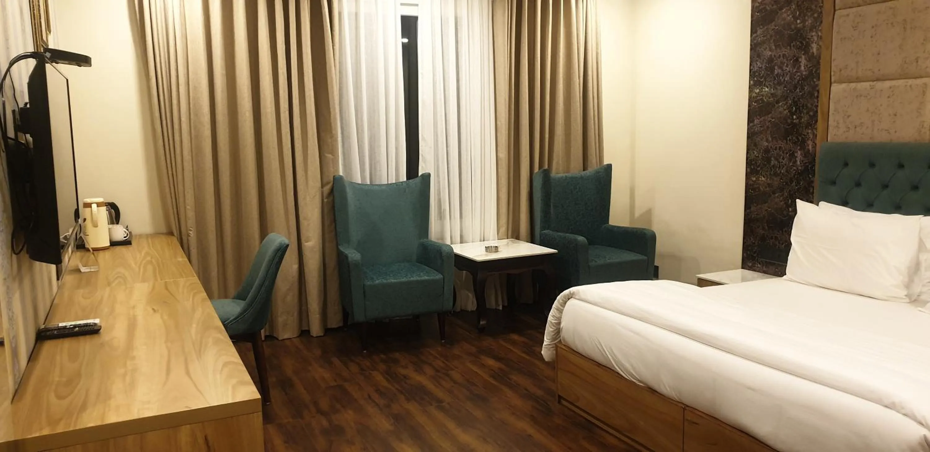 TV and multimedia, Bed in Hotel Pong View