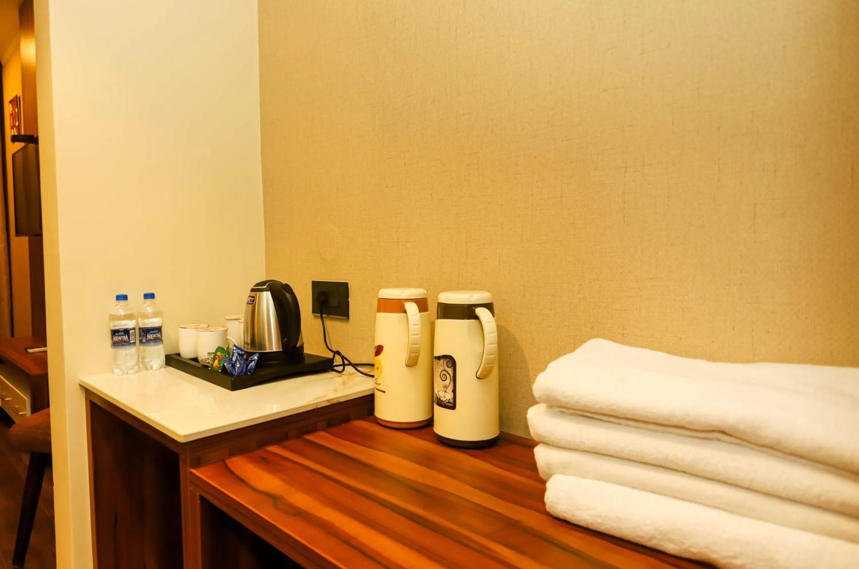 Coffee/tea facilities in Hotel Pong View