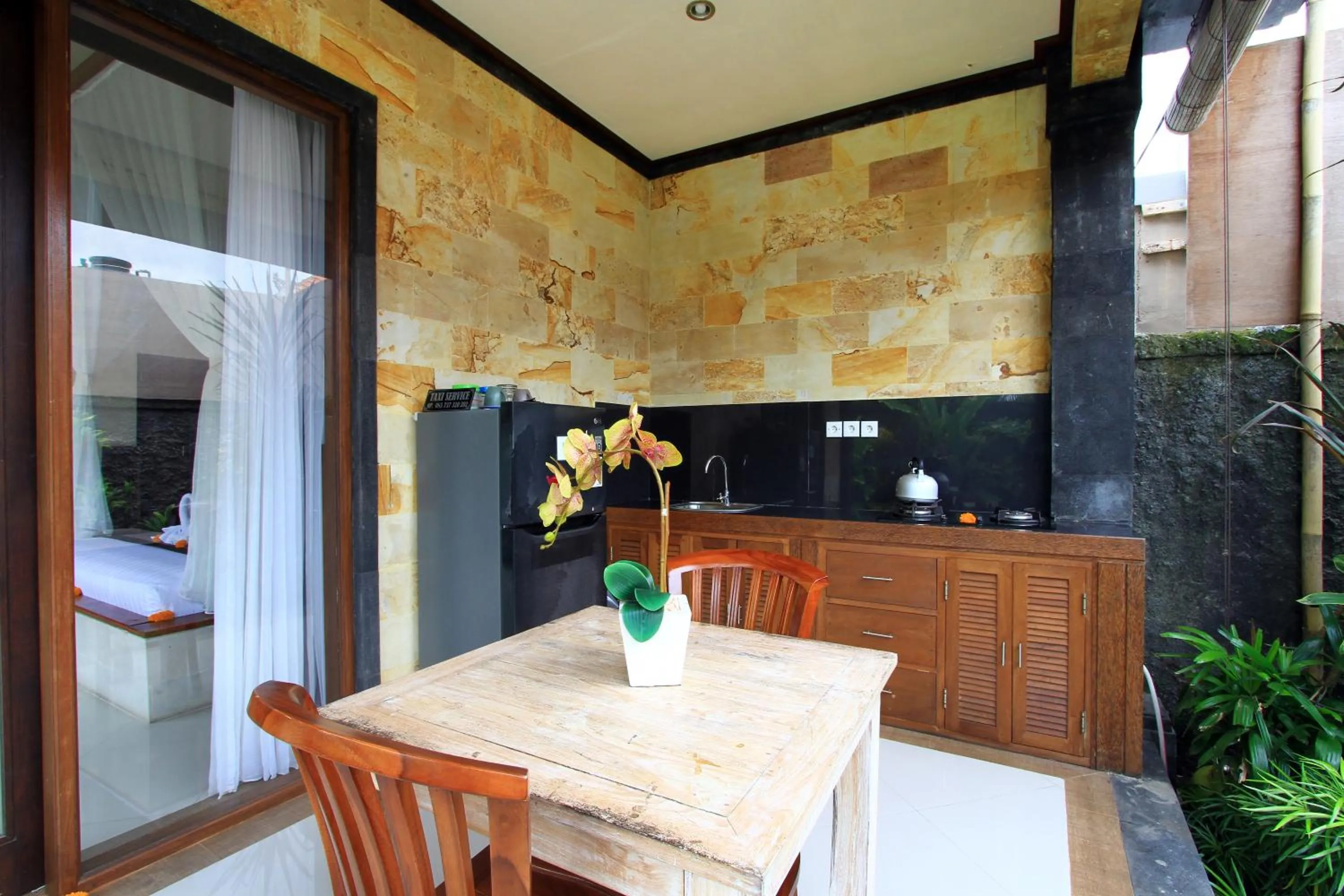 Kitchen or kitchenette in Pondok Naya Ubud