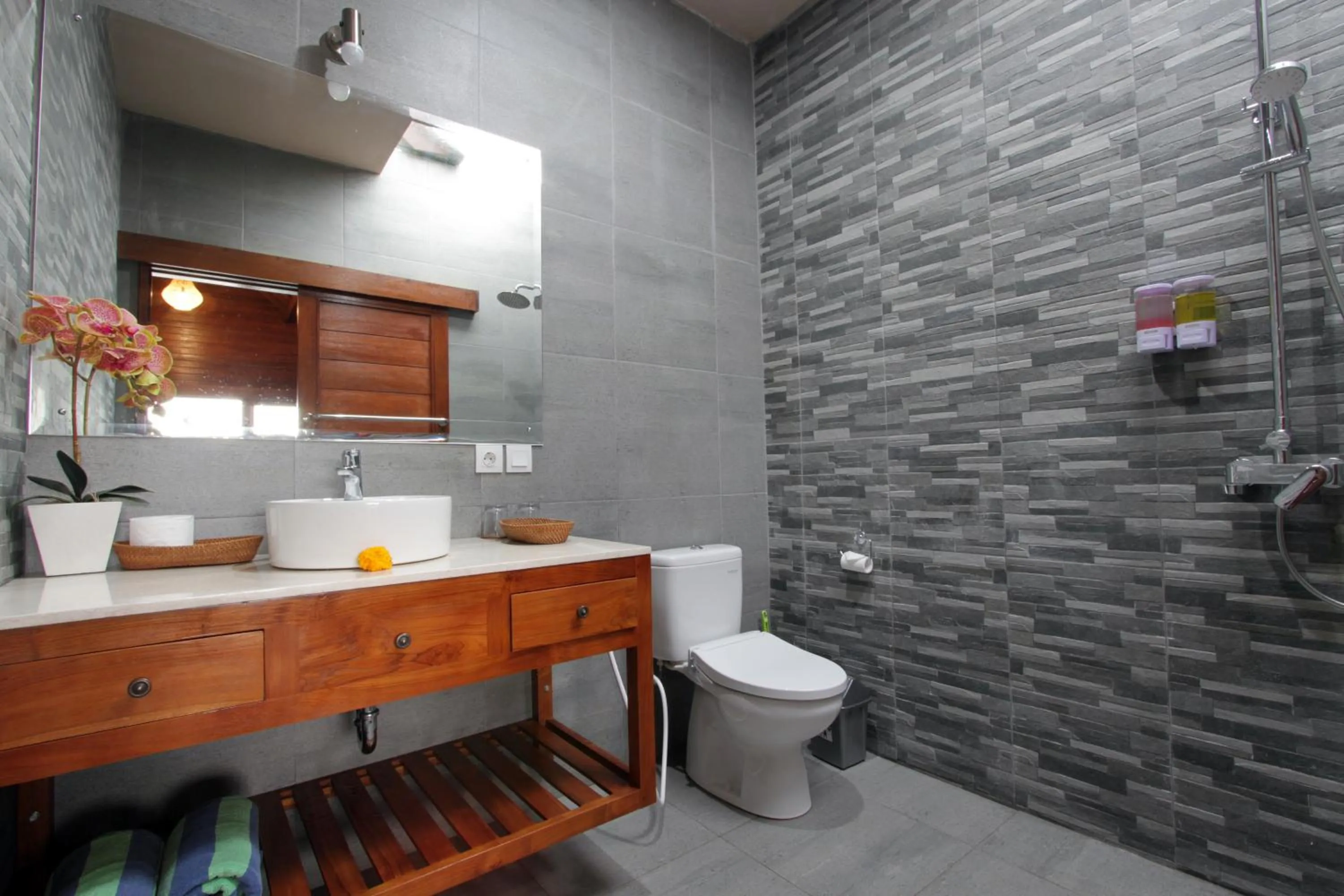 Shower in Pondok Naya Ubud