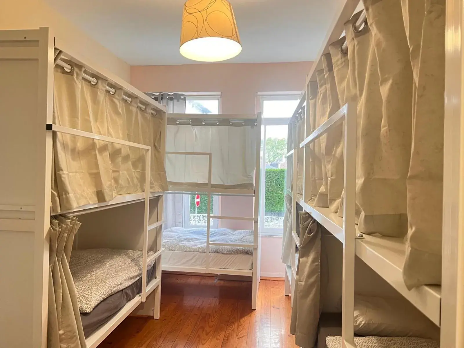 Bed in 8-Bed Mixed Dormitory Room in SwissPorto Guest House Bed in 8-Bed Mixed Dormitory Room in SwissPorto Guest House