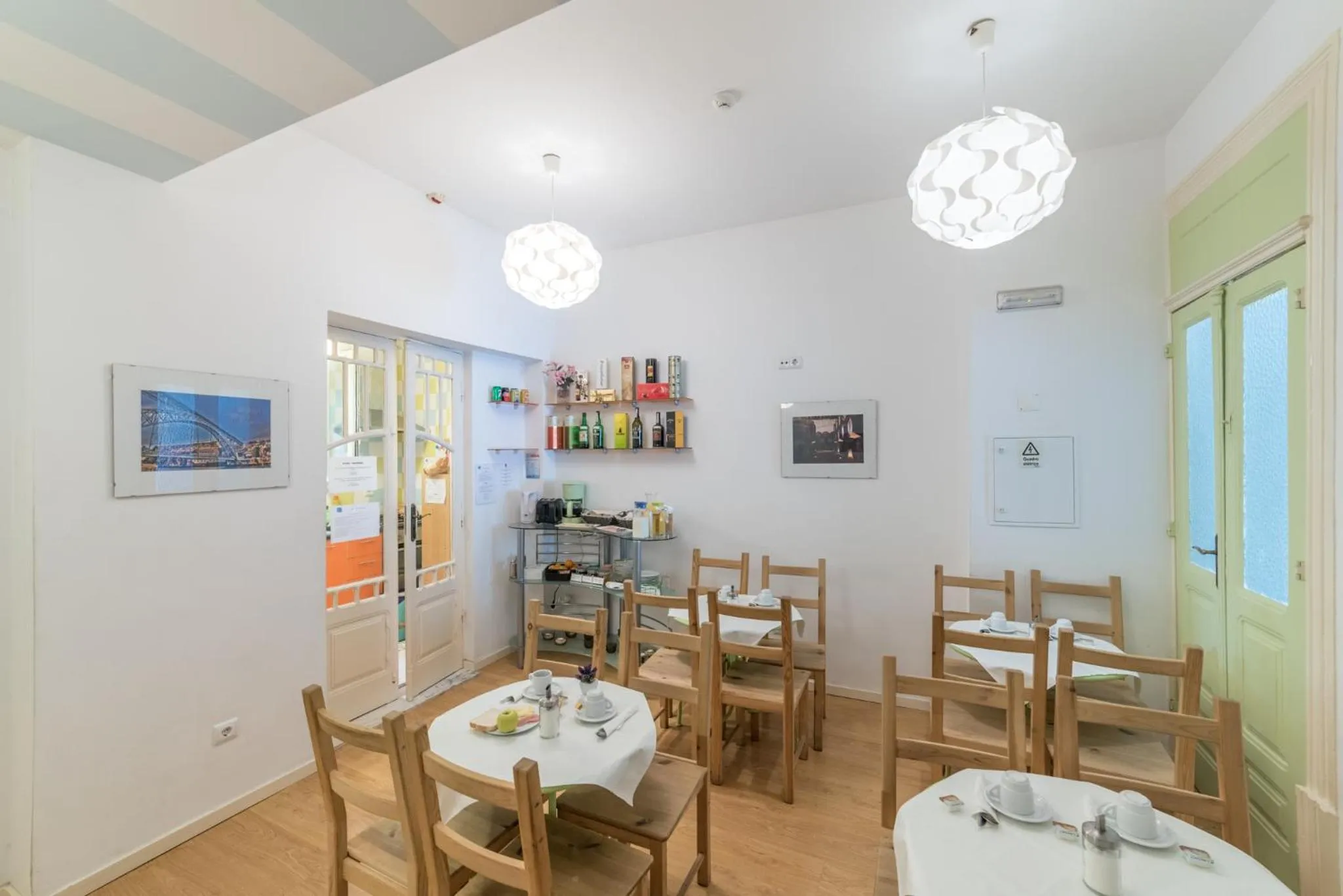 Restaurant/places to eat in SwissPorto Guest House