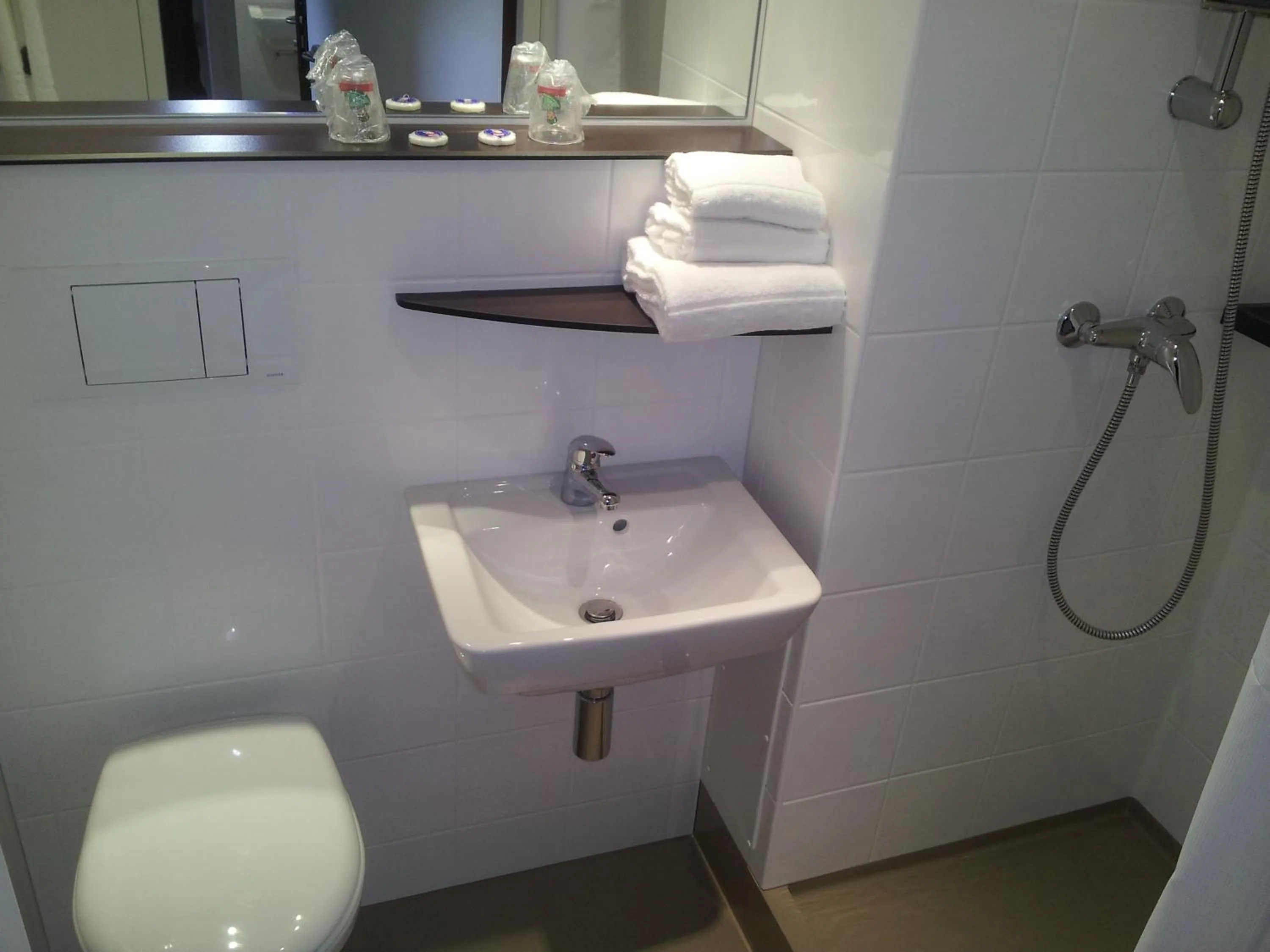 Shower in Fasthotel Dunkerque