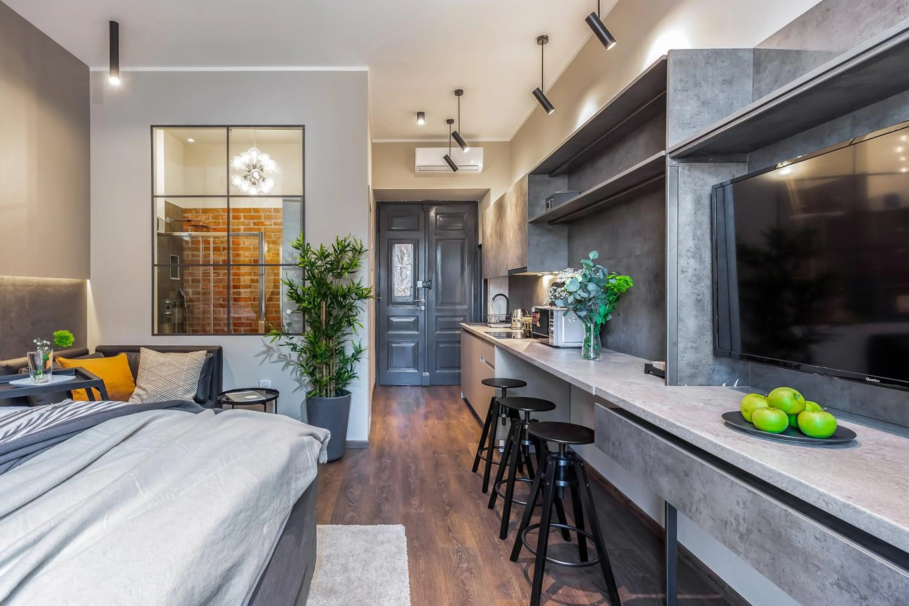 Bathroom, Bed in Deluxe Ploech