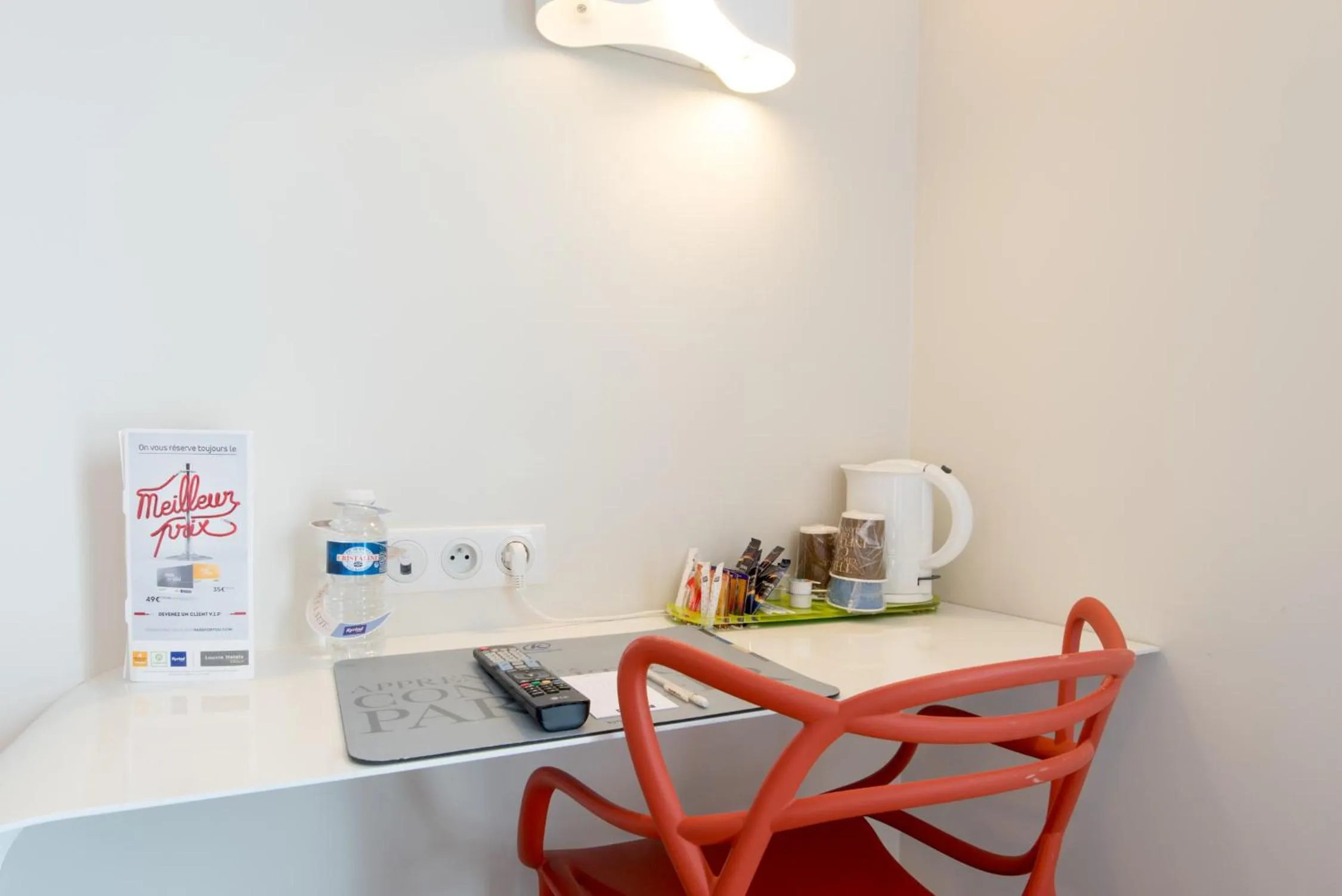Coffee/tea facilities in ibis Styles La Rochelle Centre les Minimes
