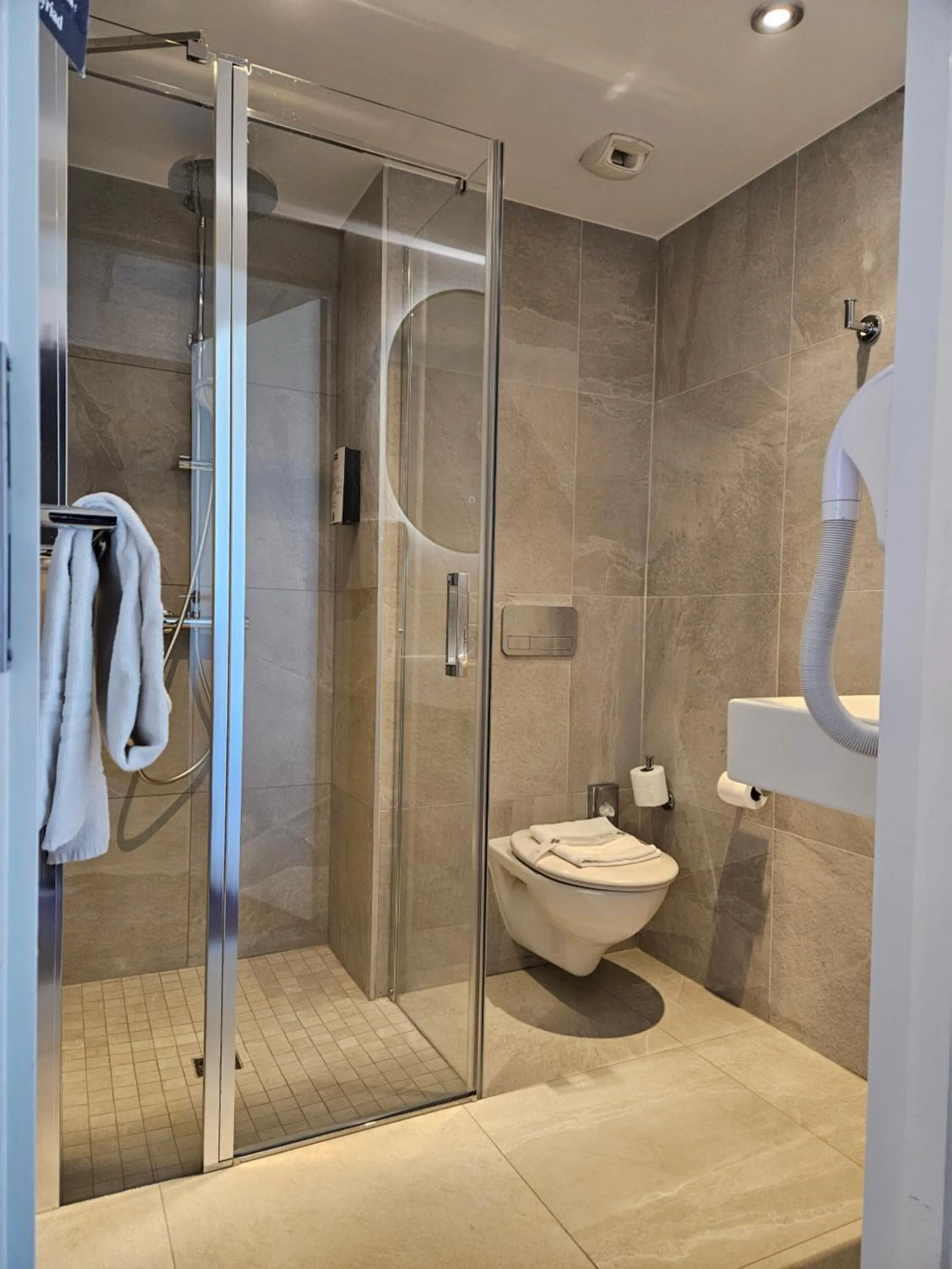 Bathroom in ibis Styles La Rochelle Centre les Minimes