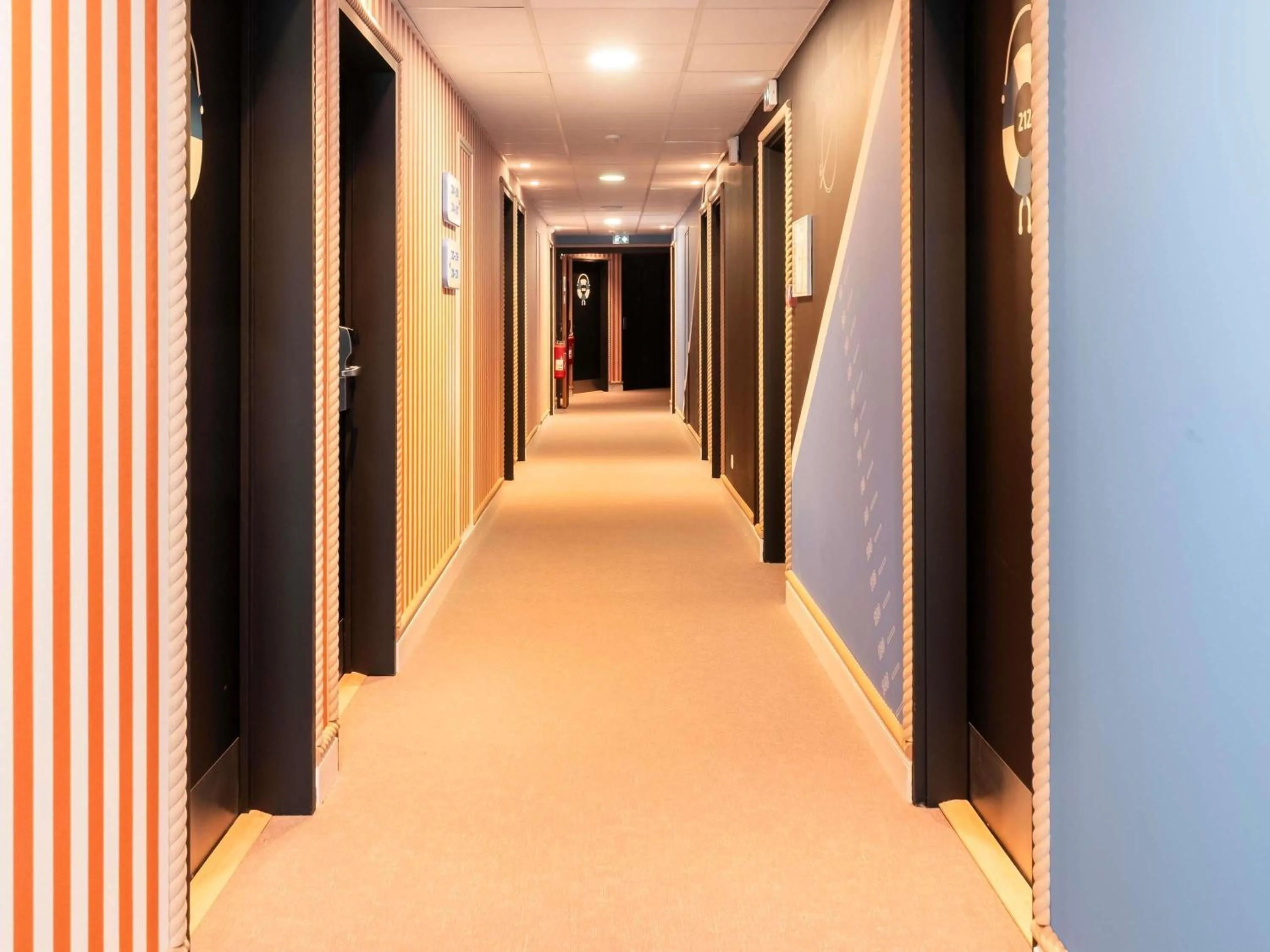 Bedroom in ibis Styles La Rochelle Centre les Minimes