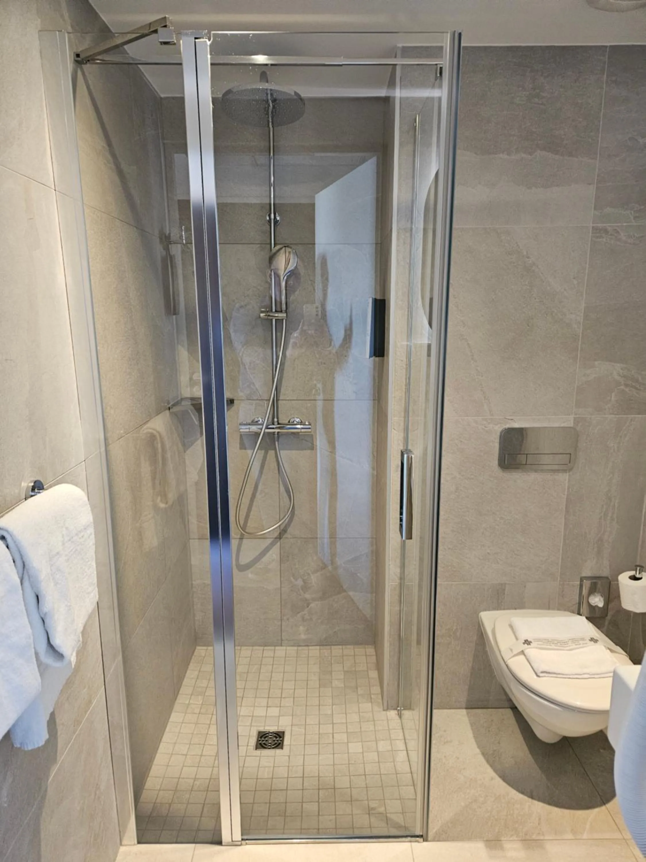 Bathroom in ibis Styles La Rochelle Centre les Minimes
