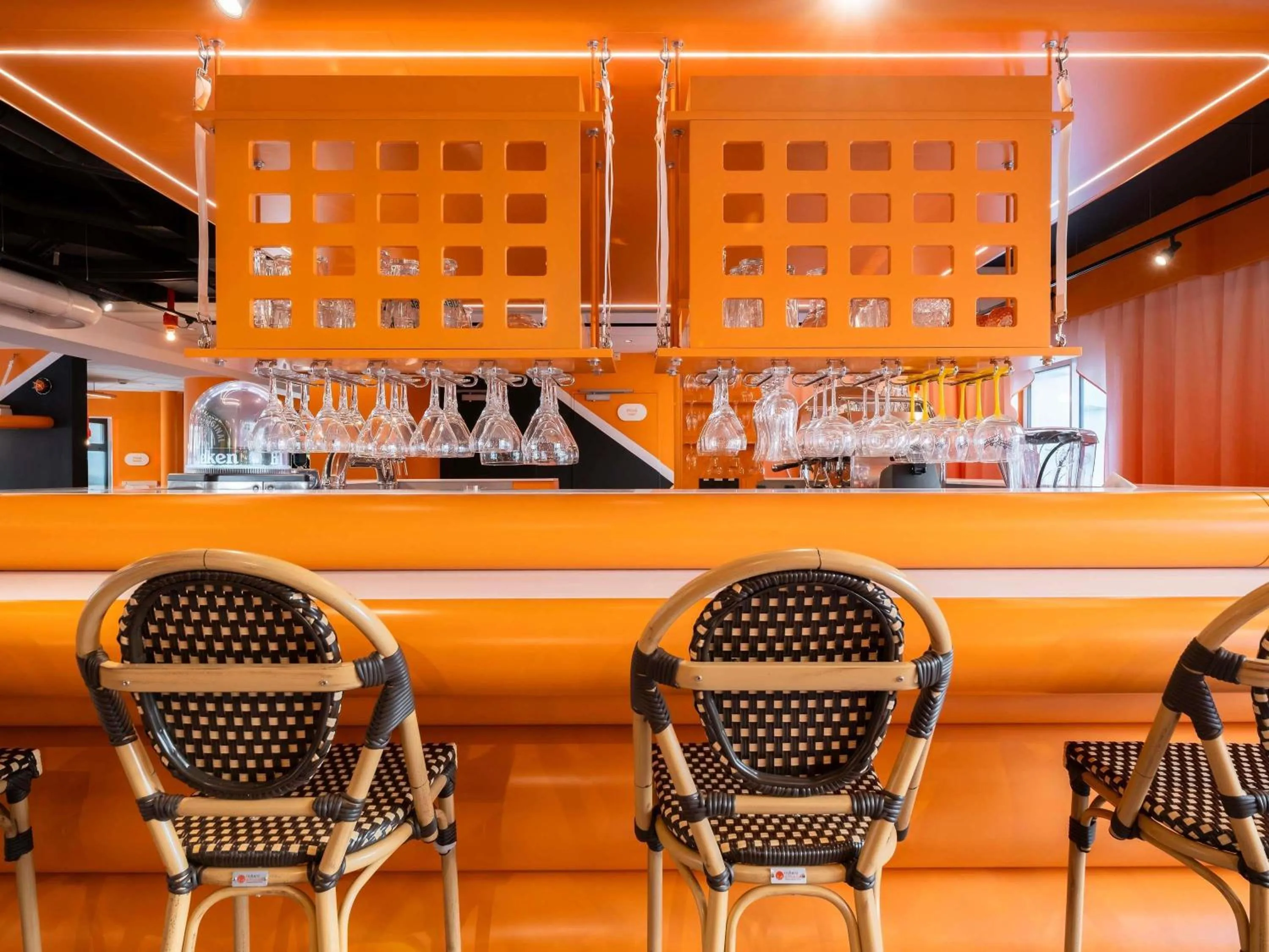 Lounge or bar in ibis Styles La Rochelle Centre les Minimes