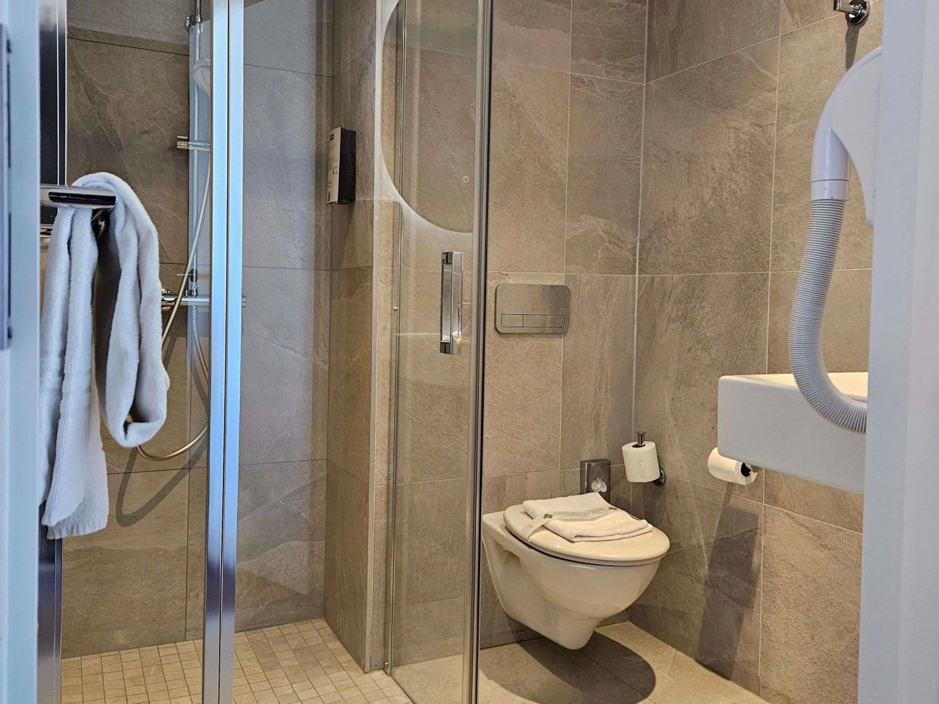 Bedroom in ibis Styles La Rochelle Centre les Minimes