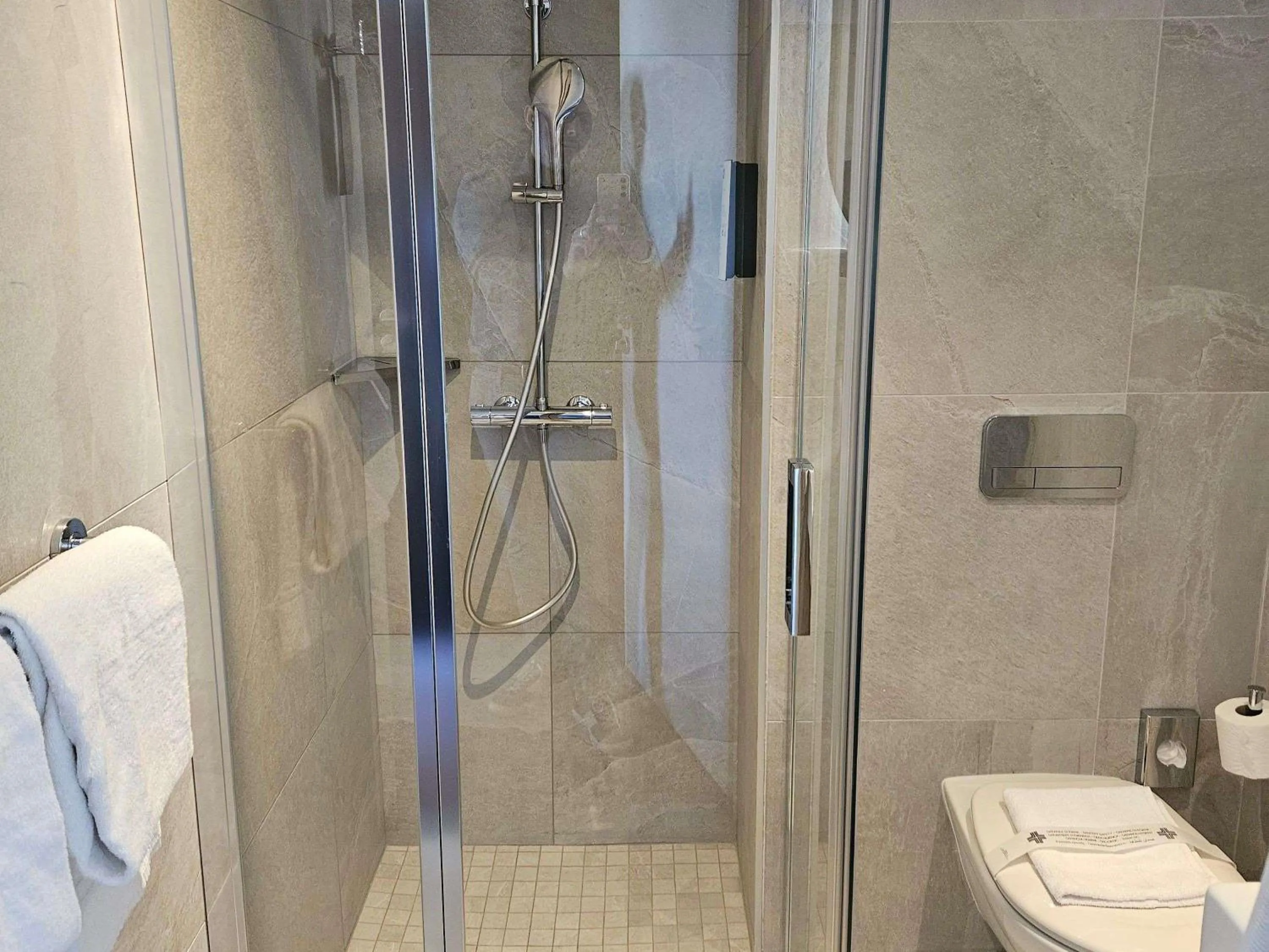 Bedroom in ibis Styles La Rochelle Centre les Minimes