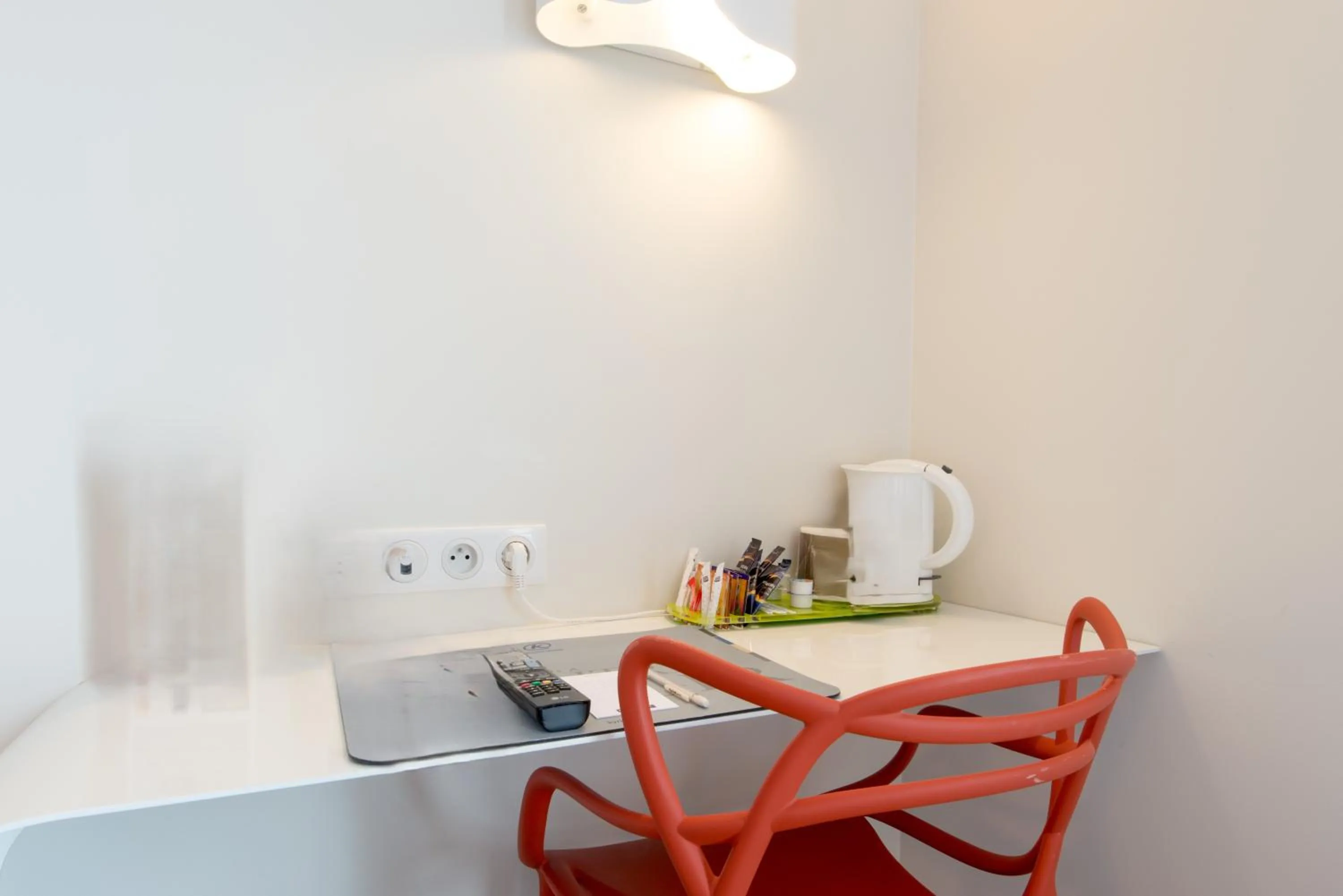 Bedroom in ibis Styles La Rochelle Centre les Minimes