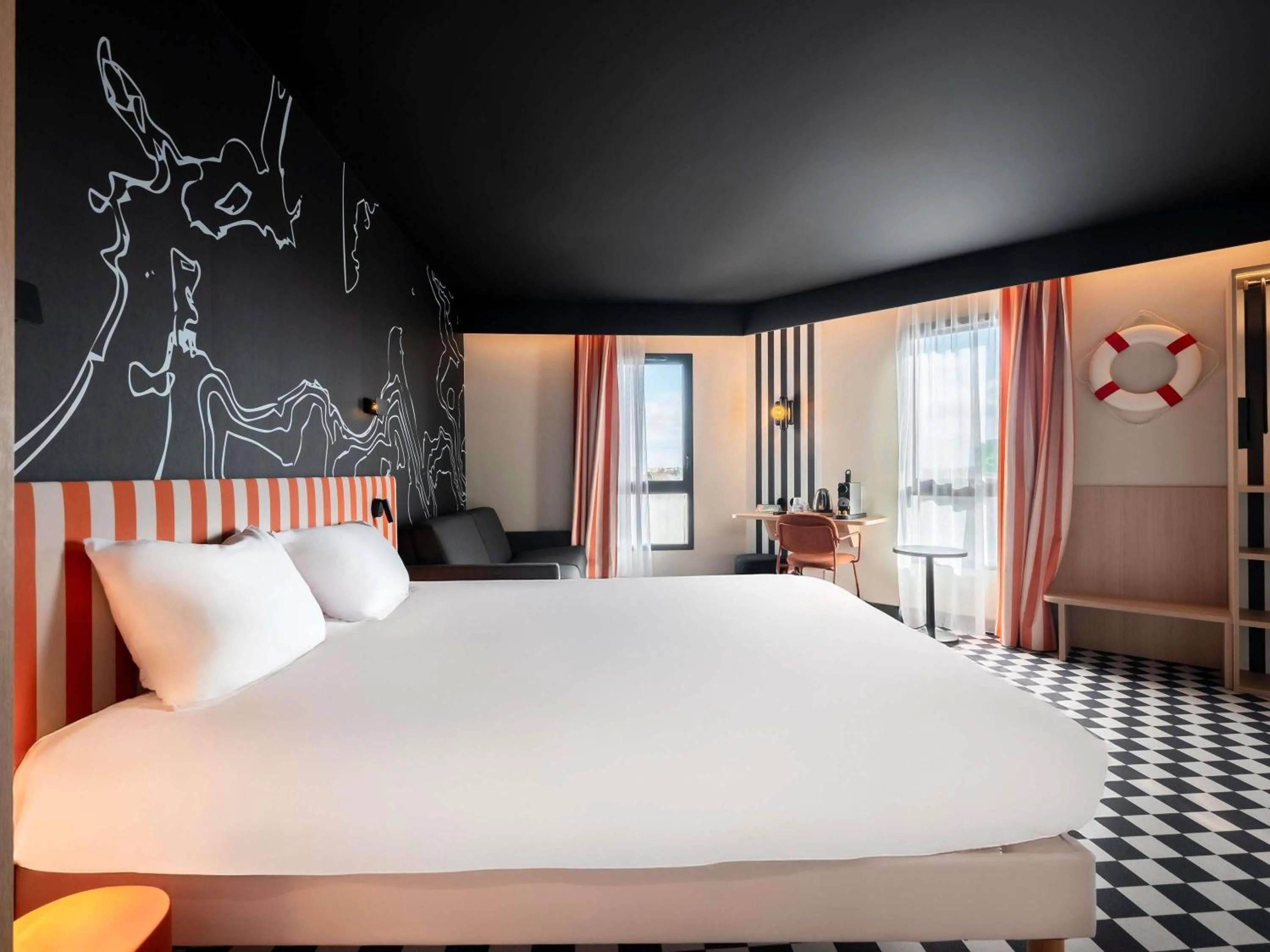 Bedroom, Bed in ibis Styles La Rochelle Centre les Minimes