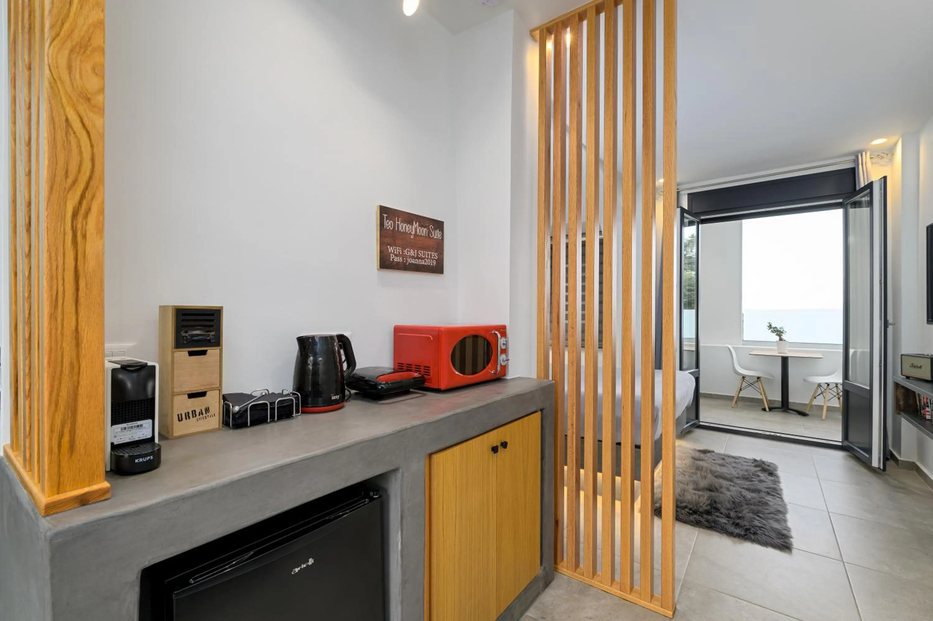 George & Joanna Suites Santorini