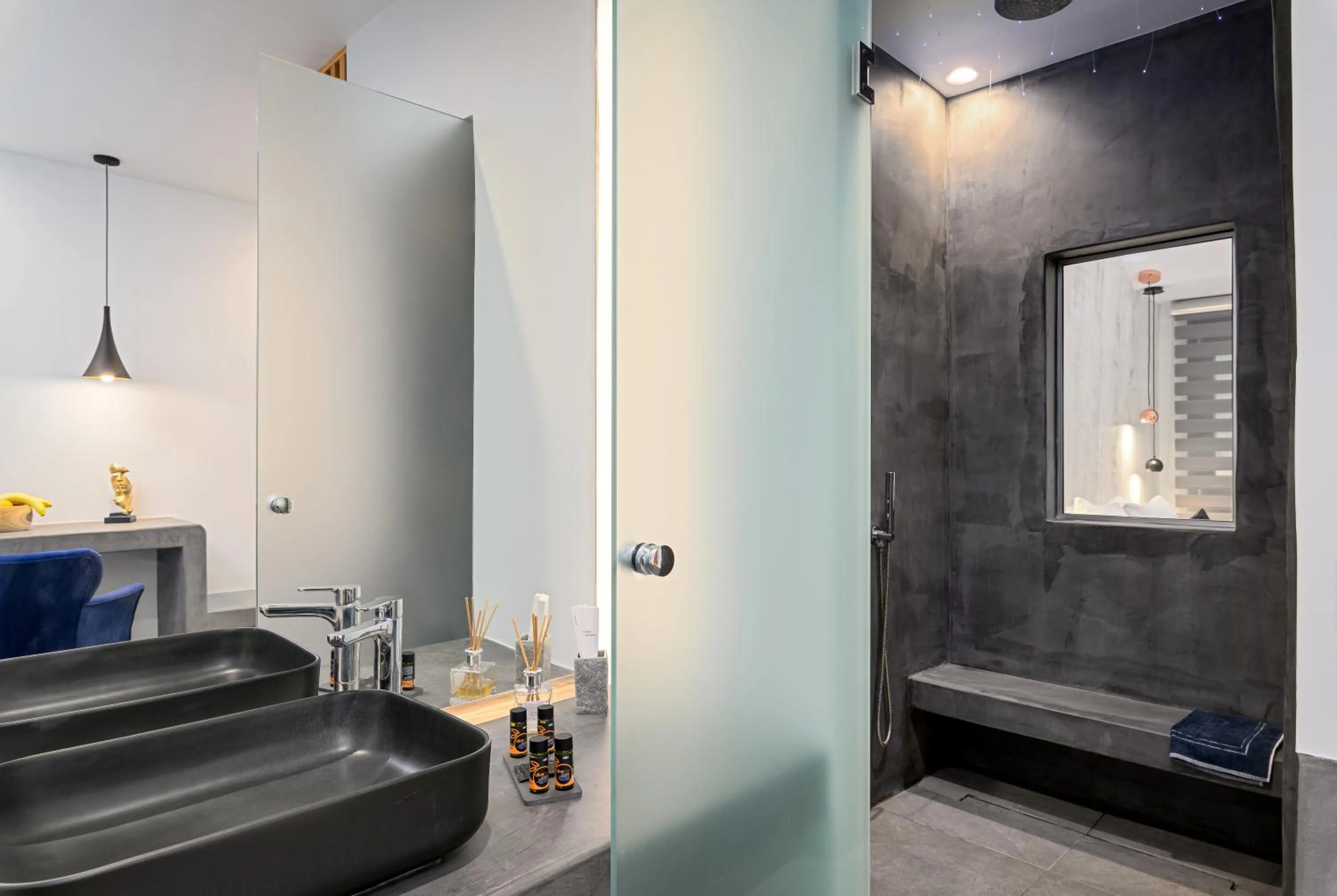 George & Joanna Suites Santorini