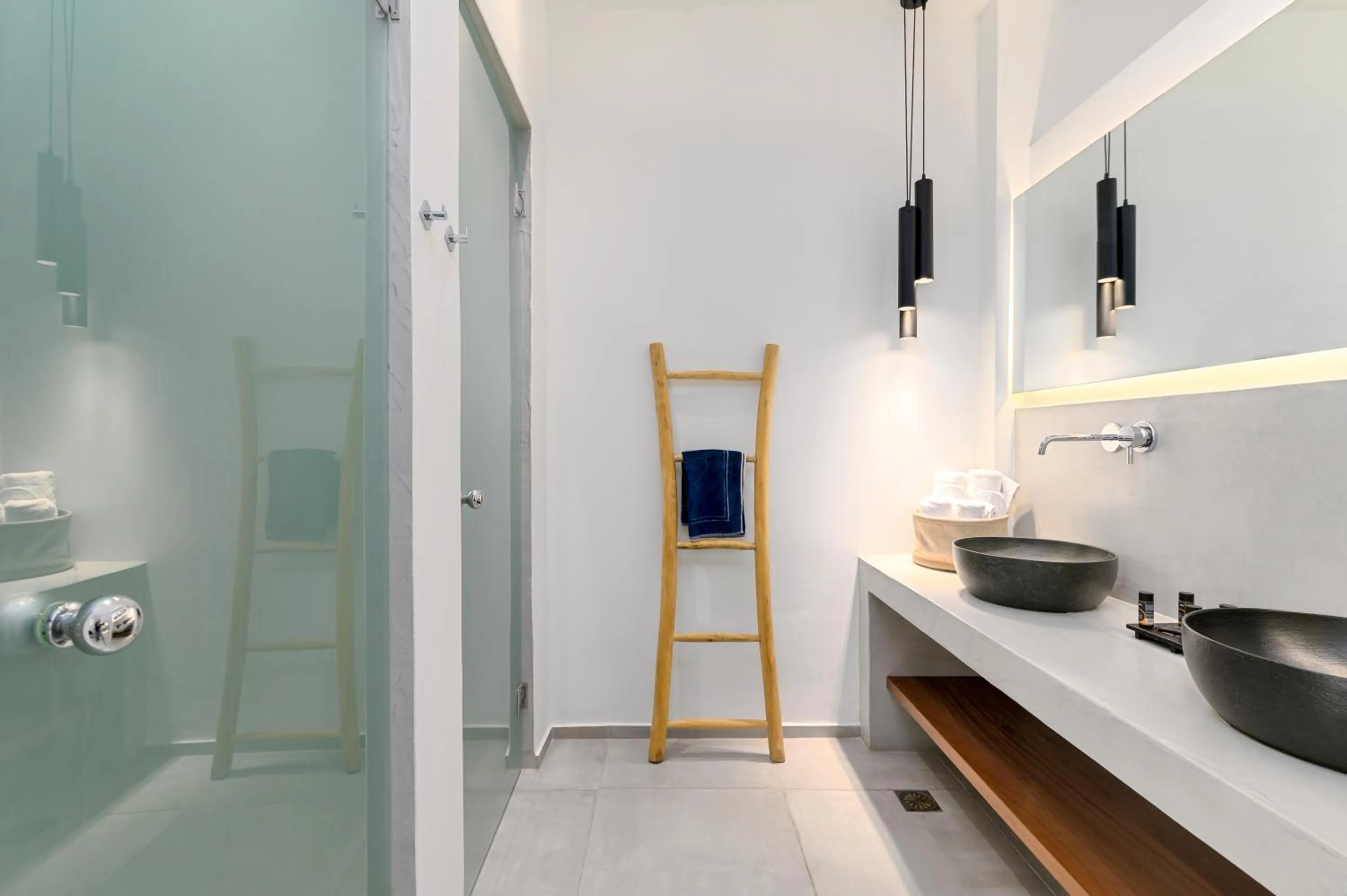 George & Joanna Suites Santorini