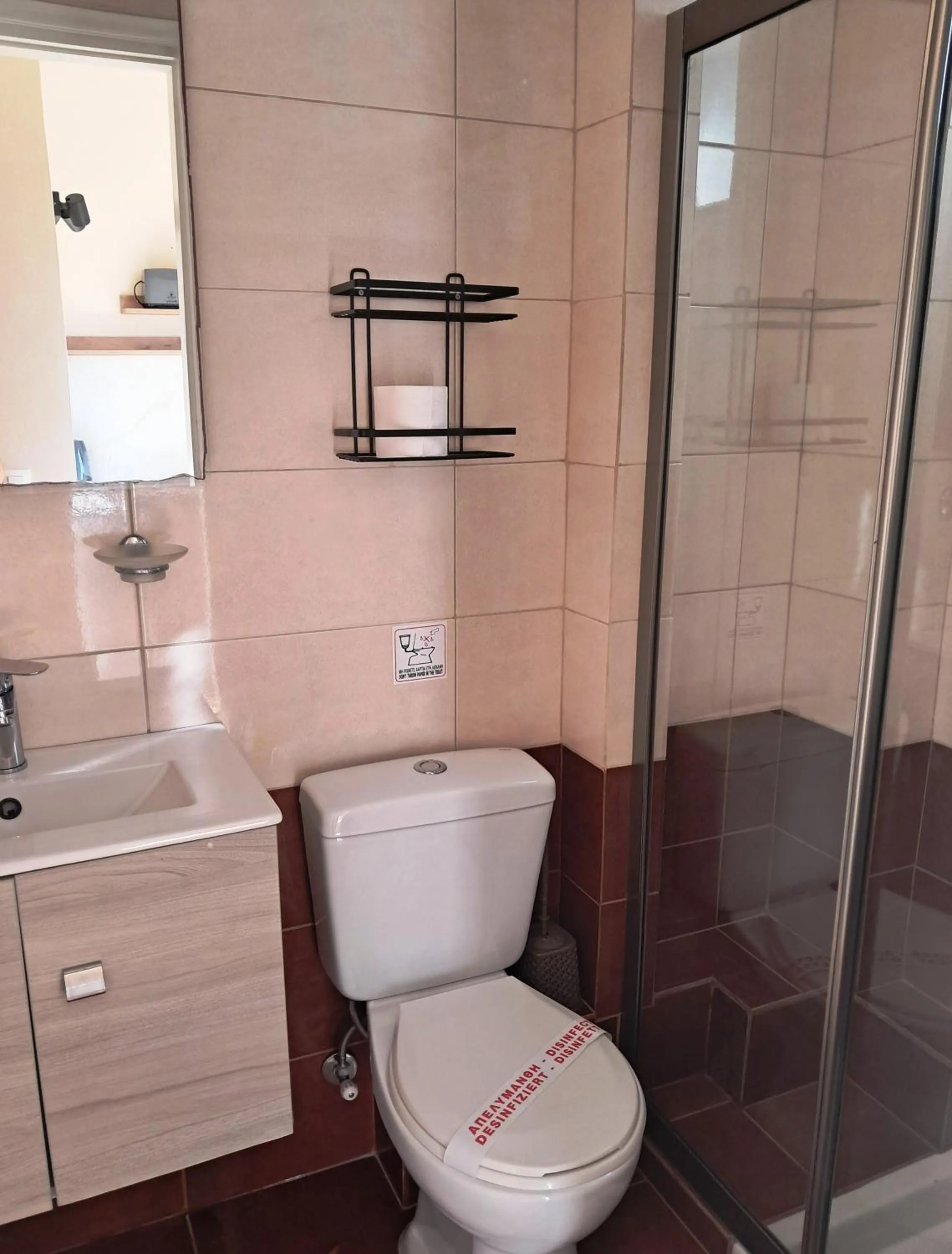 Bathroom in Asteri Studios