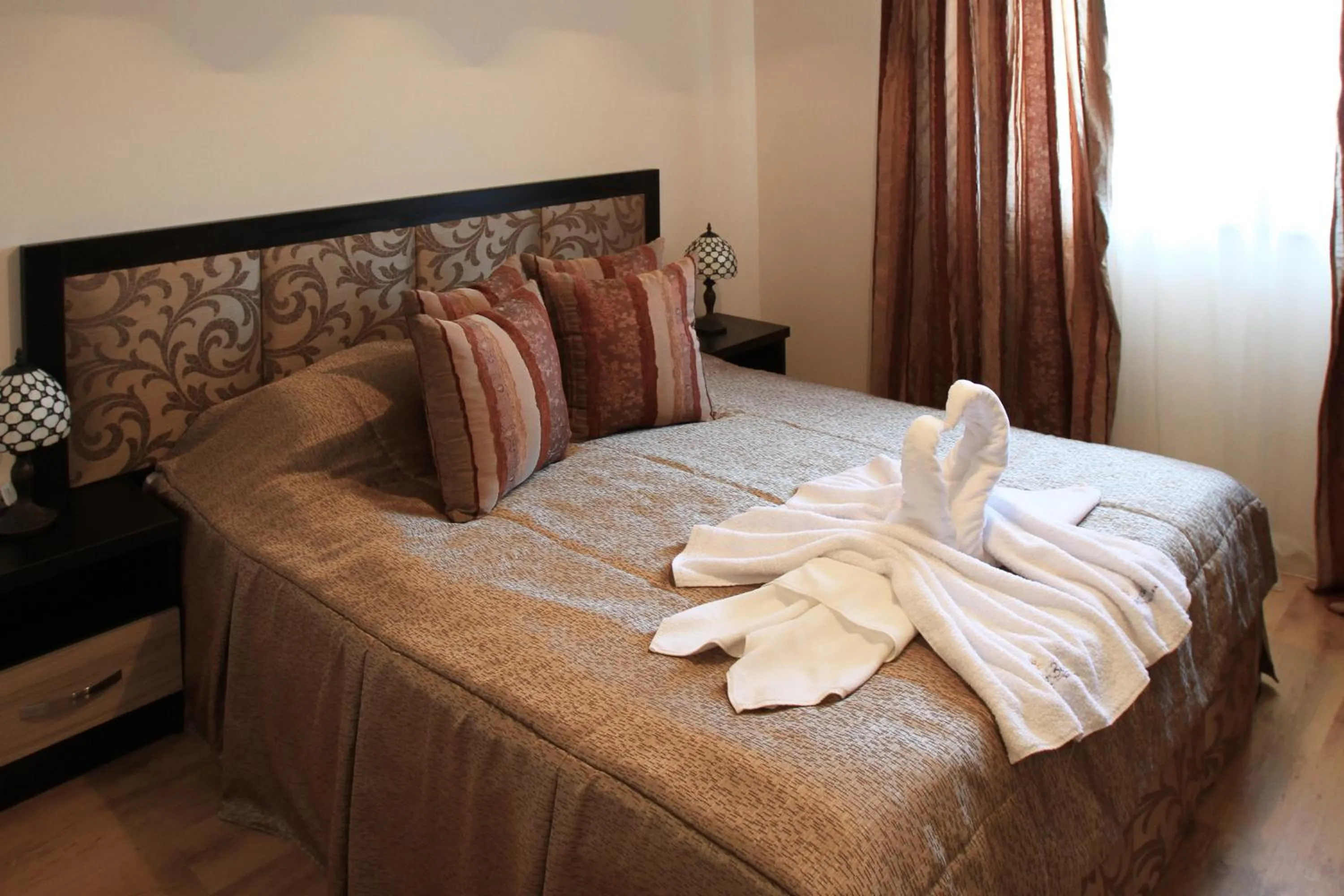 Bedroom, Bed in Long Beach Resort