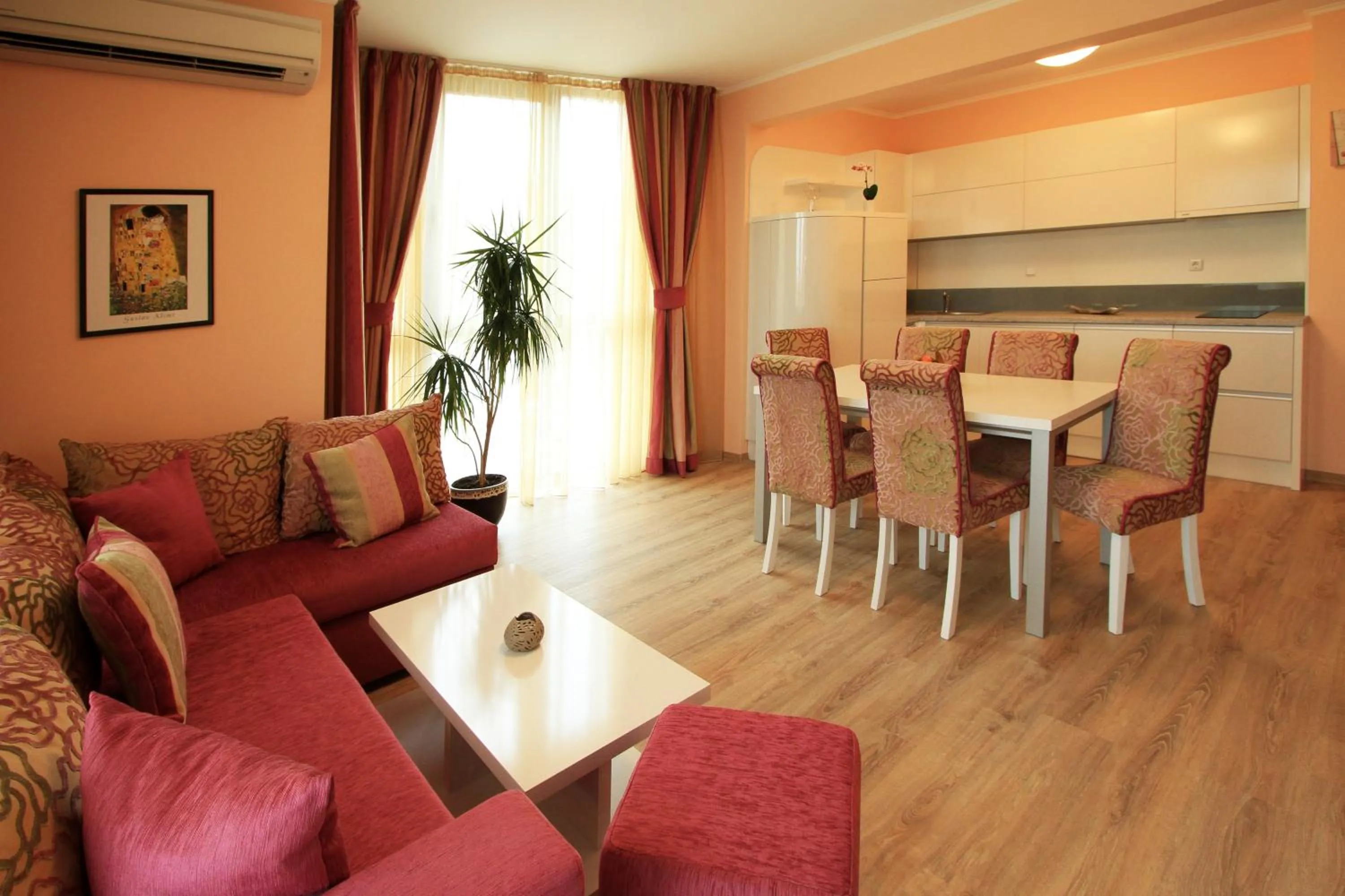 Living room in Long Beach Resort