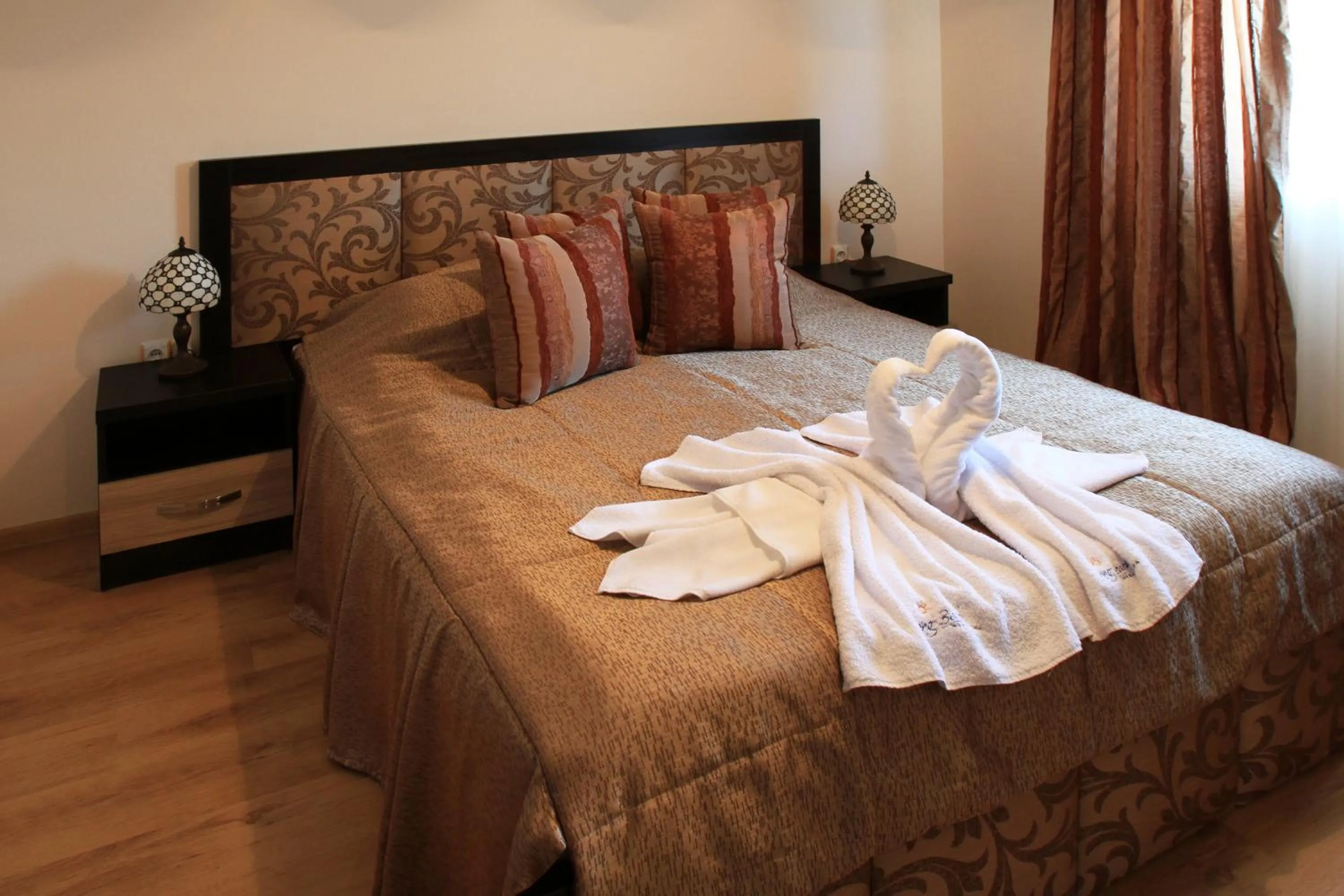 Bedroom, Bed in Long Beach Resort