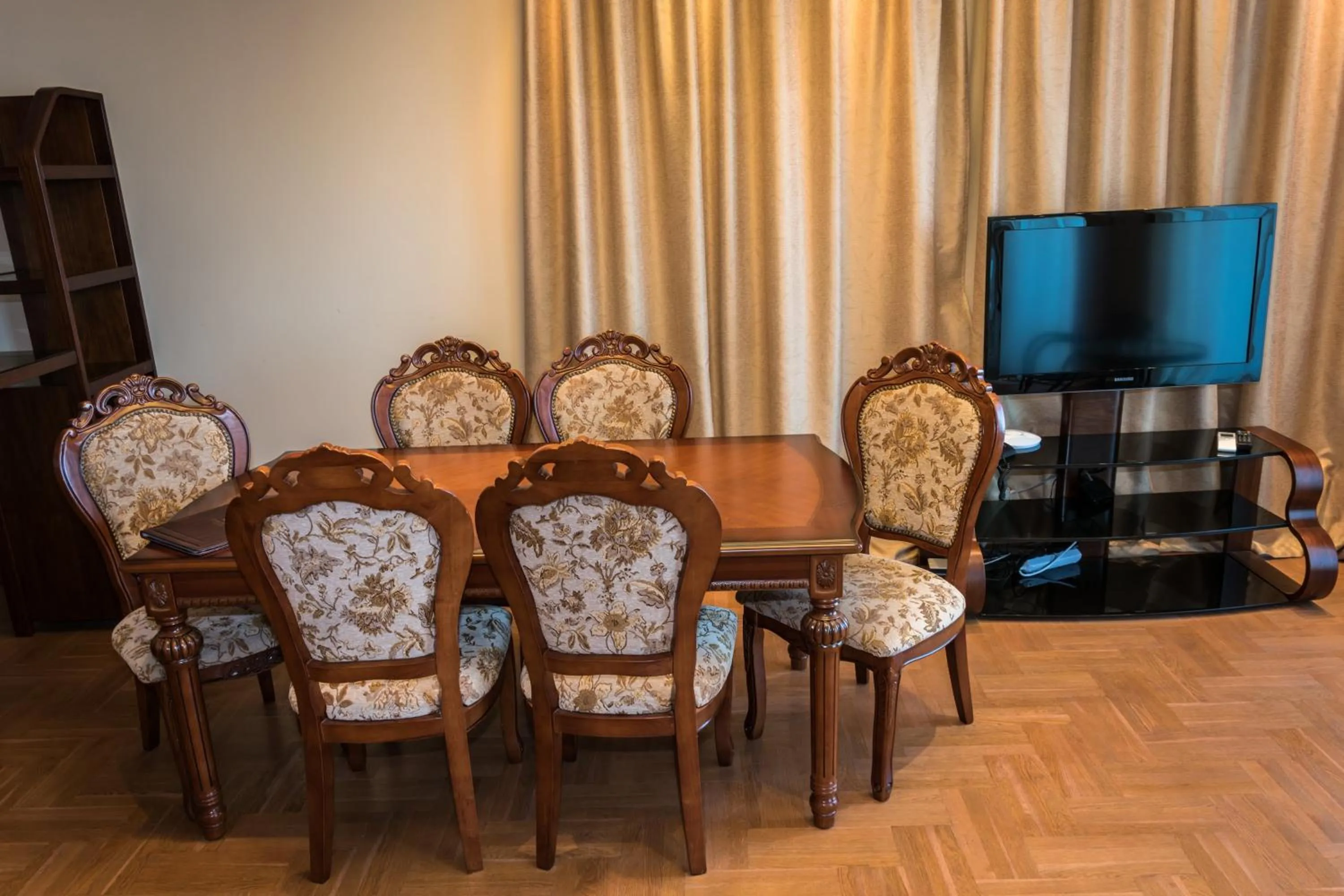 TV and multimedia in Long Beach Resort