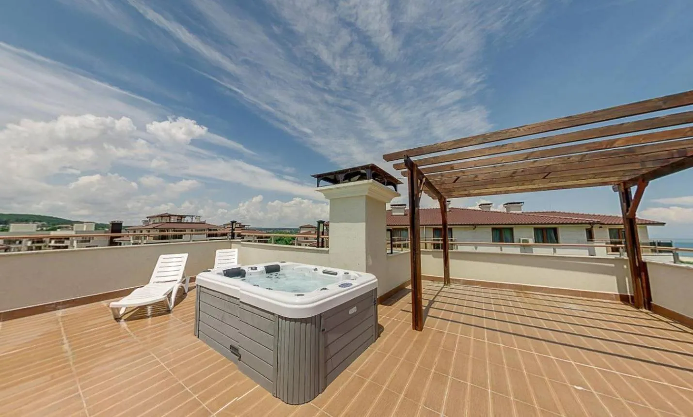 Hot Tub in Long Beach Resort