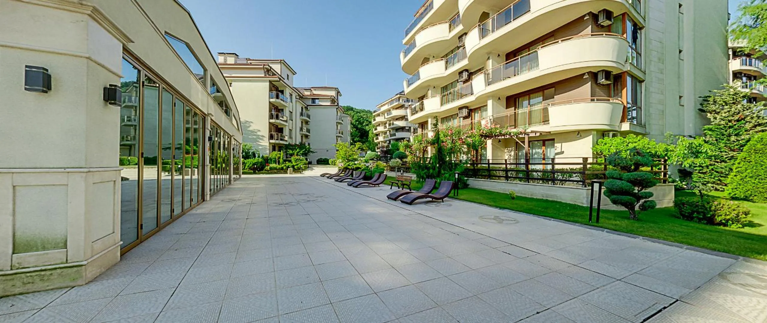 Property building in Long Beach Resort