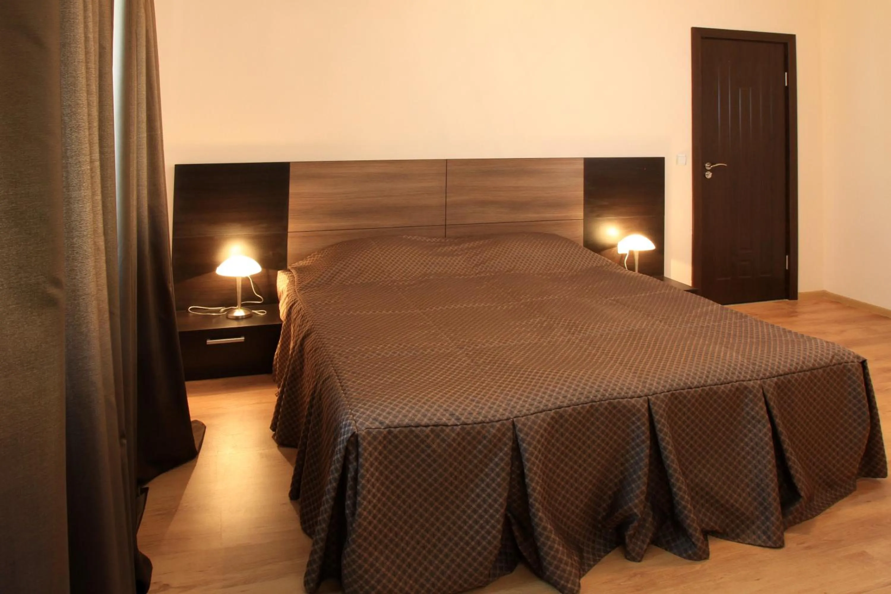 Bedroom, Bed in Long Beach Resort