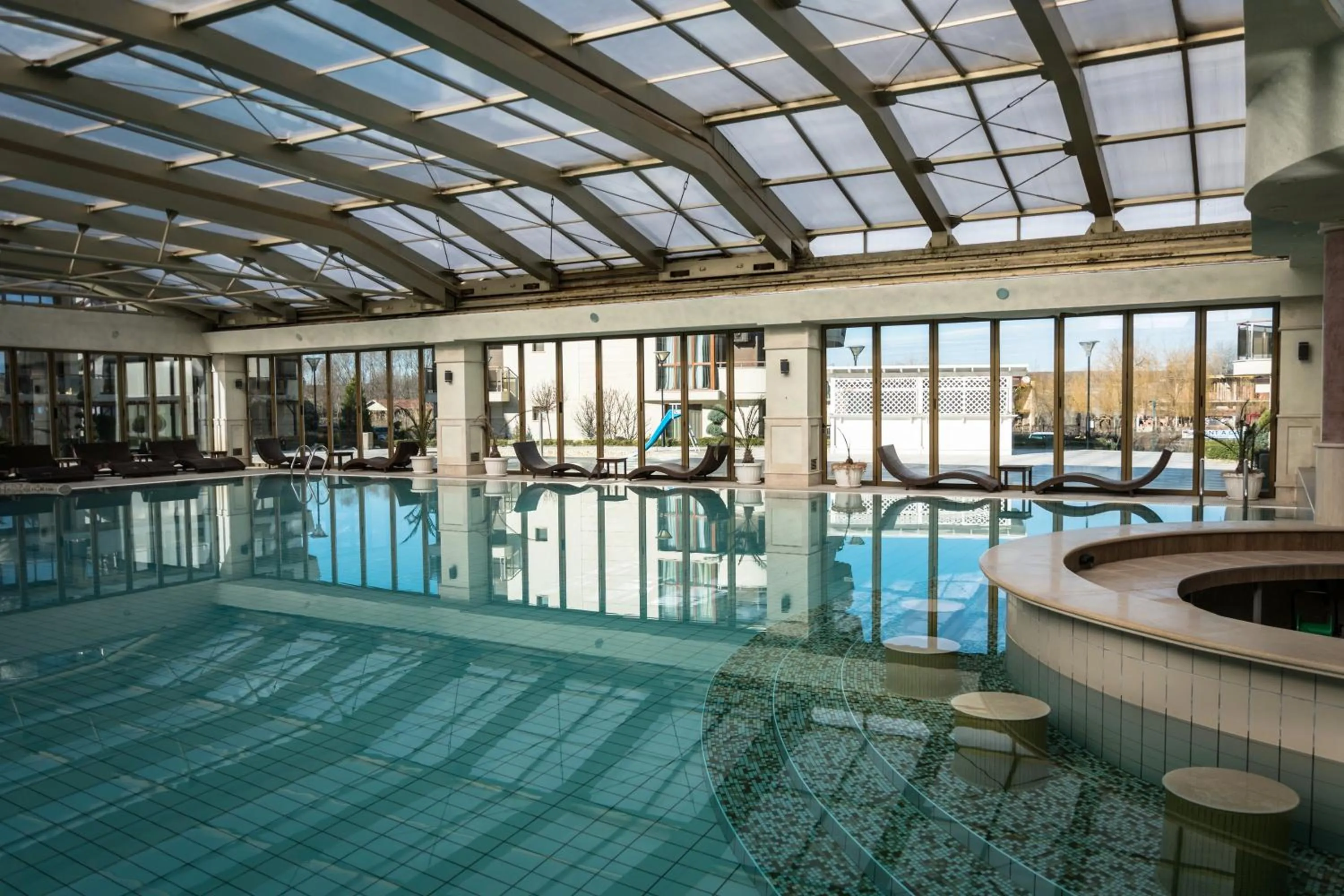 Swimming pool in Long Beach Resort