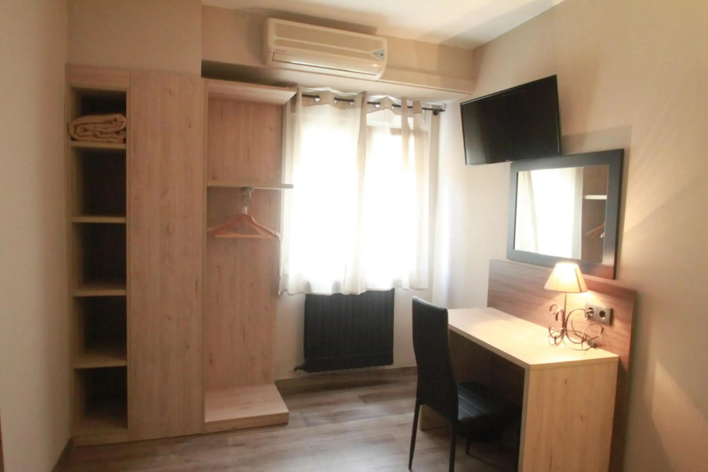 Hotel, H de l'Anton Hotel, H de l'Anton