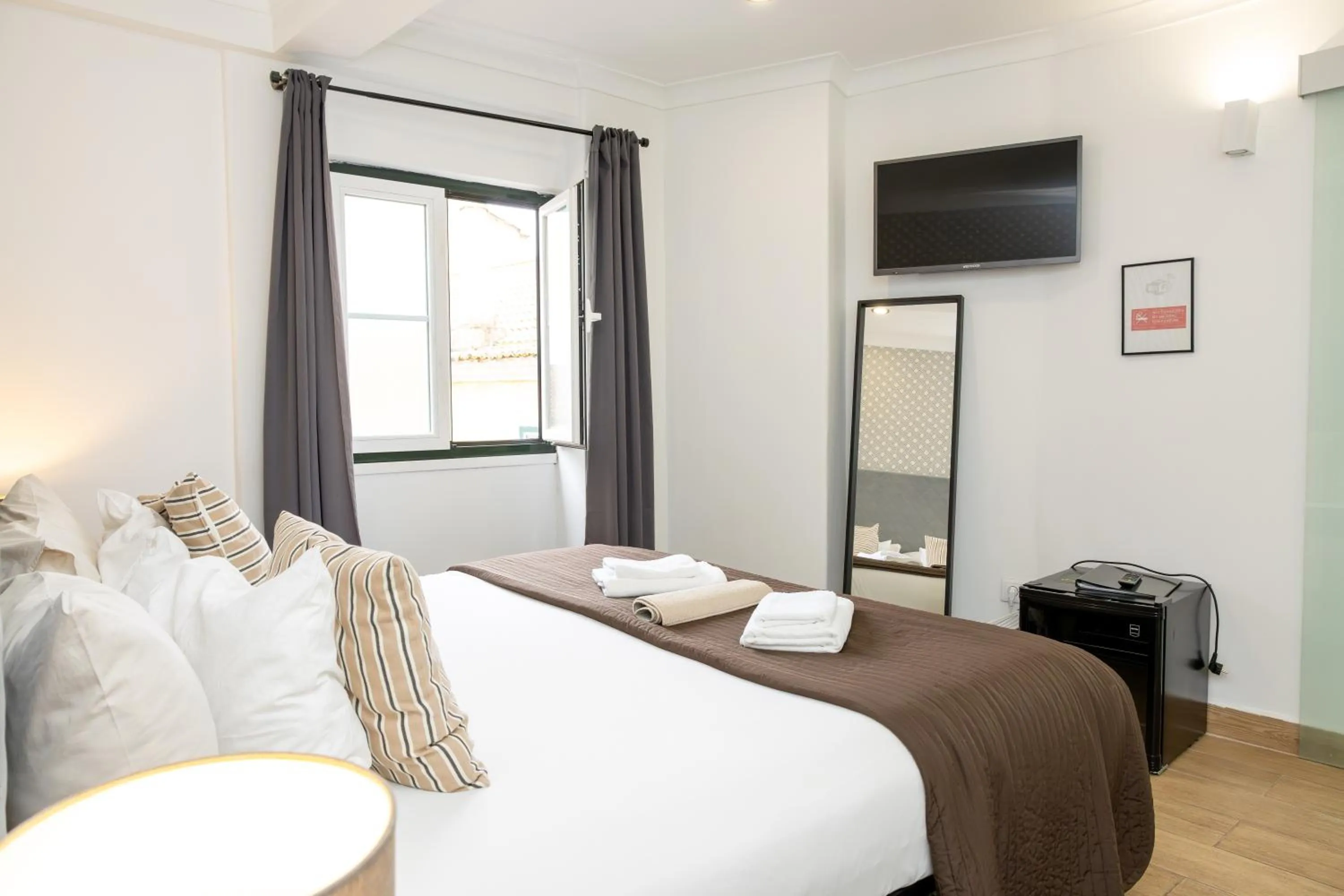 TV and multimedia, Bed in Inn Bairro Alto BA Sweet