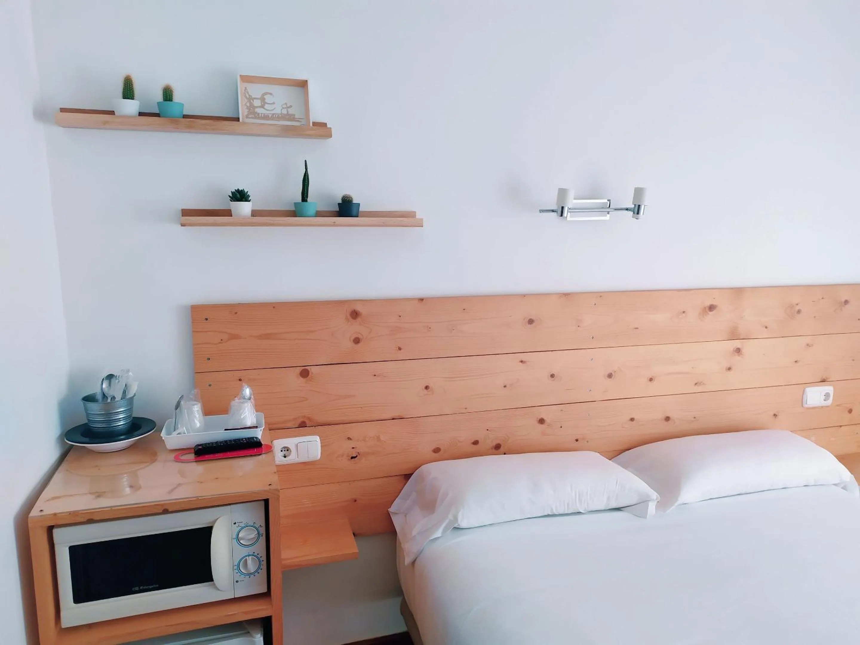 Photo of the whole room, Bed in Pensión Urkia