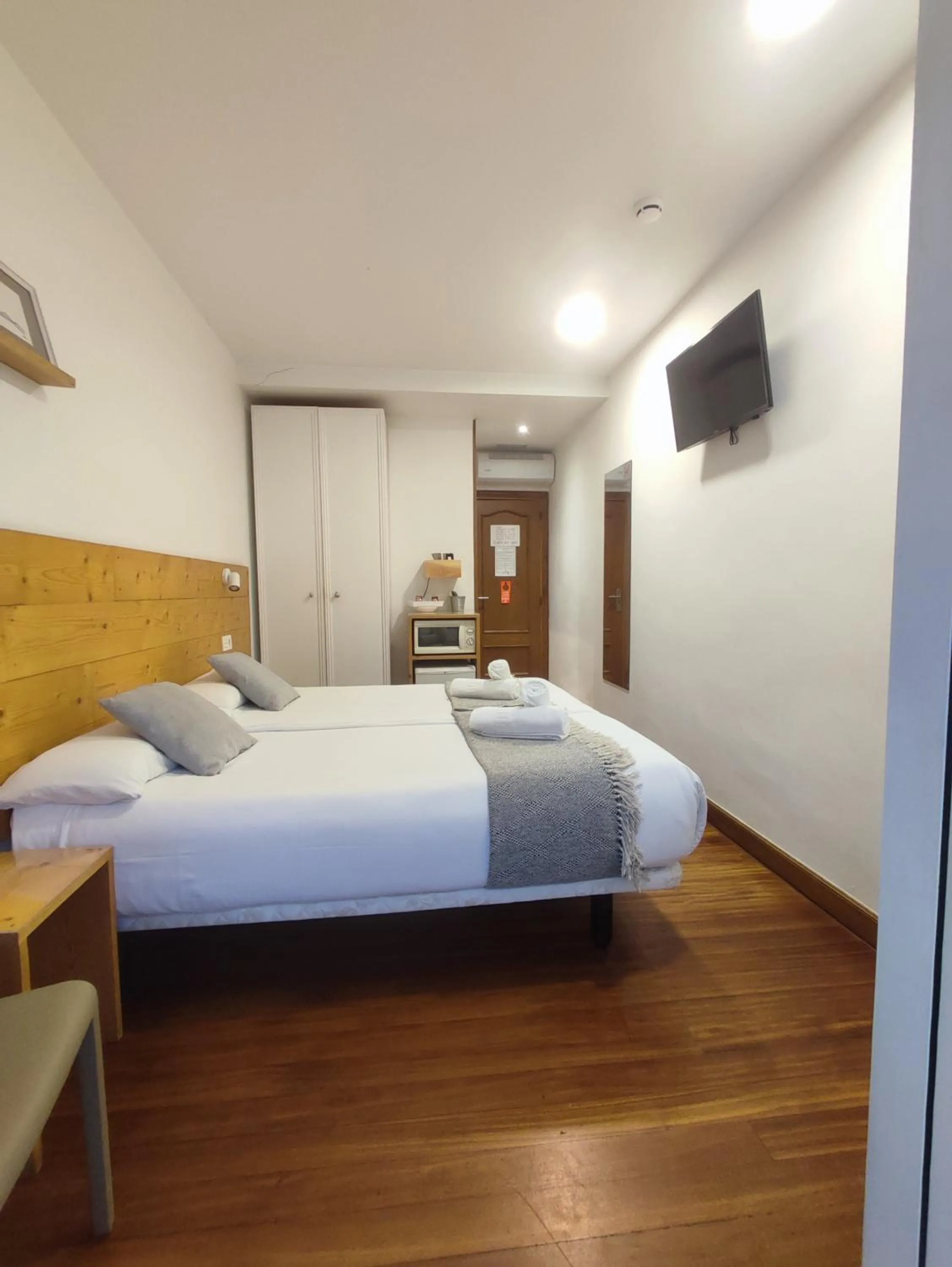 Bedroom, Bed in Pensión Urkia