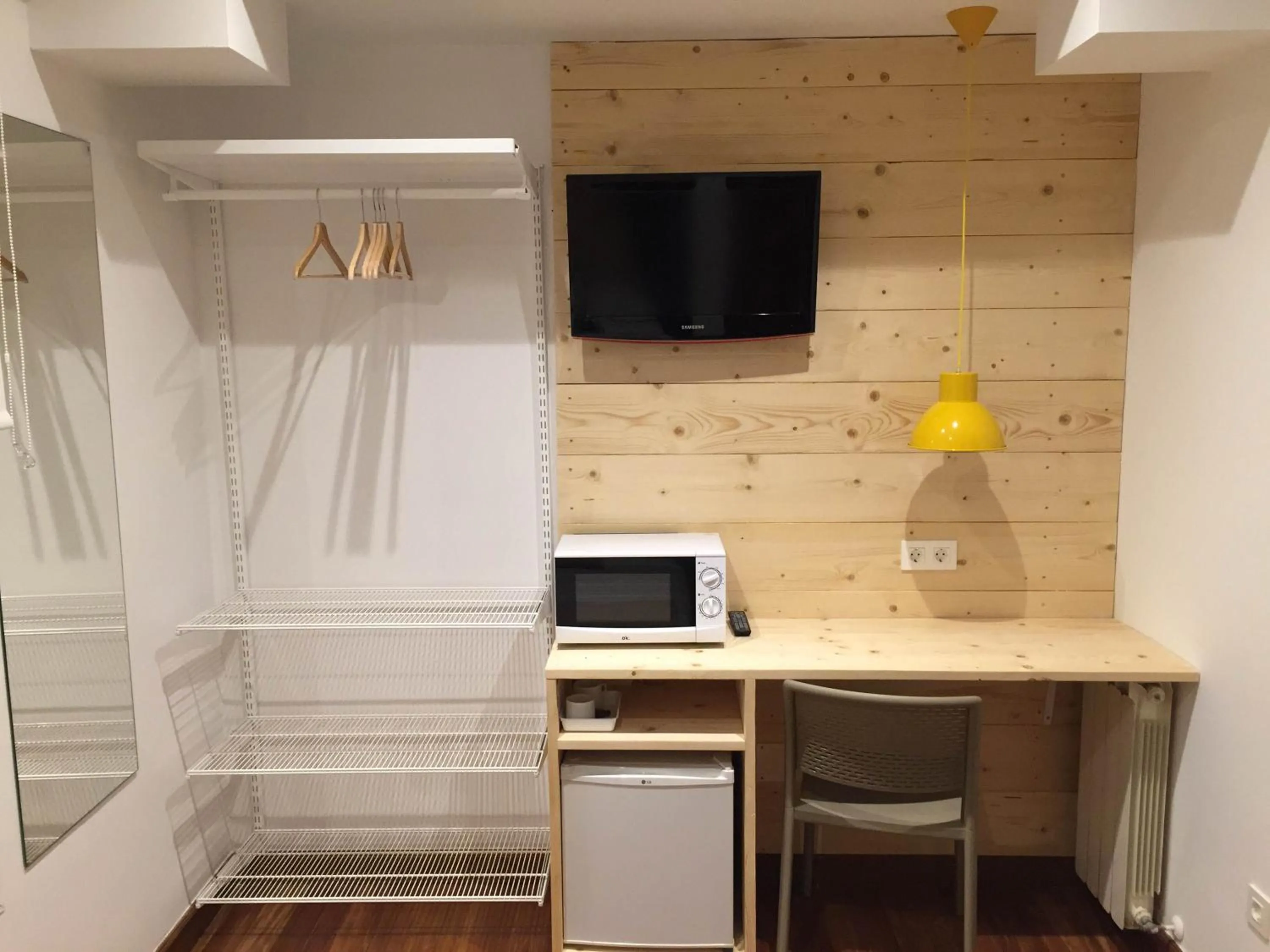 Photo of the whole room in Pensión Urkia